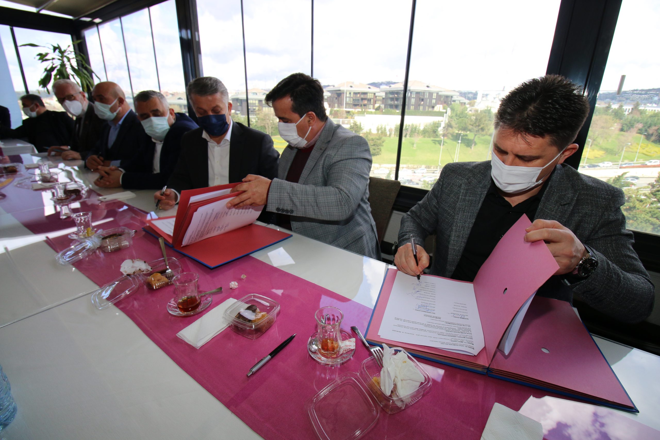 Ege Kimya ve Egesil Kimya İşyerinde TİS İmzalandı