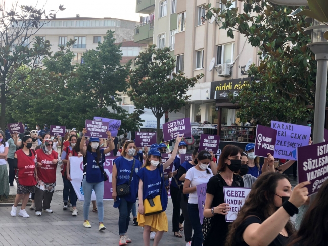 Gebze'de Kadınlar İstanbul Sözleşmesi İçin Basın Açıklaması Yaptı
