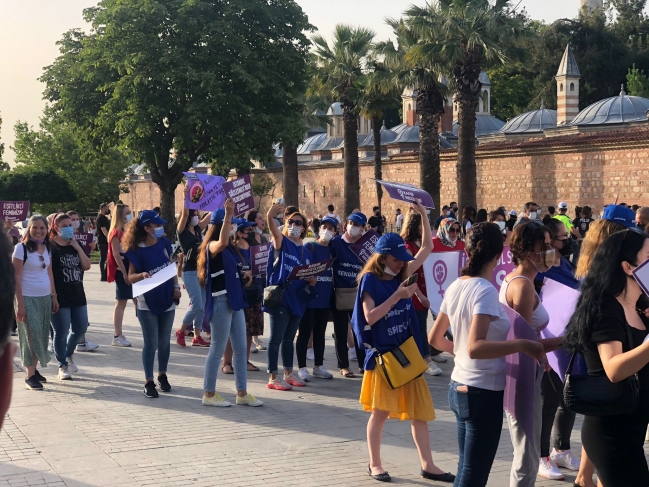 Gebze'de Kadınlar İstanbul Sözleşmesi İçin Basın Açıklaması Yaptı