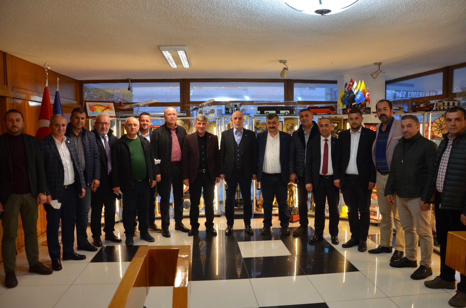 Petrol-İş Heyeti Ergün Atalay ile Biraraya Geldi