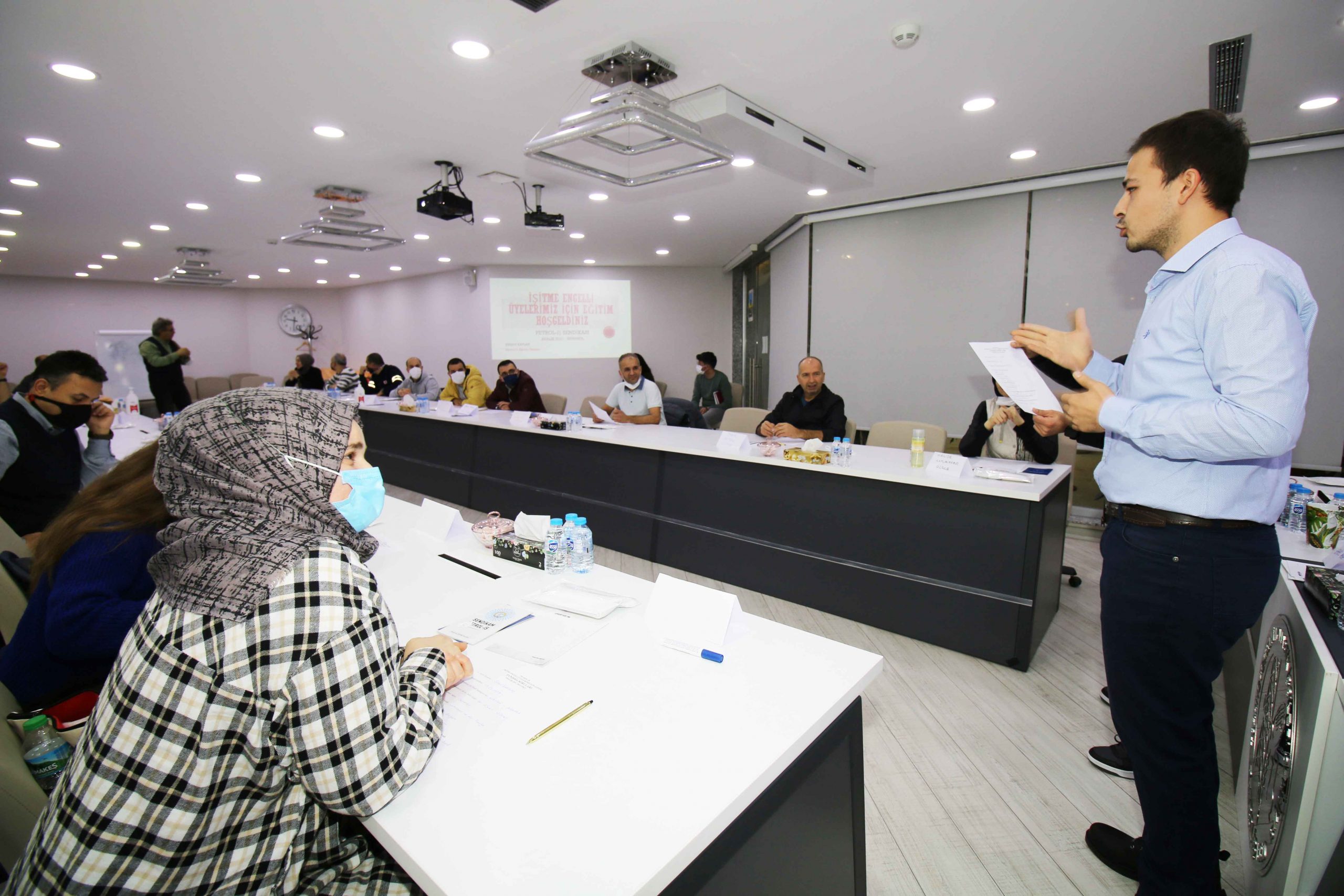 Türkiye’de Sendikal Alanda İlk Kez İşitme Engelli Üyeler İçin Sendikal Eğitim Yapılıyor