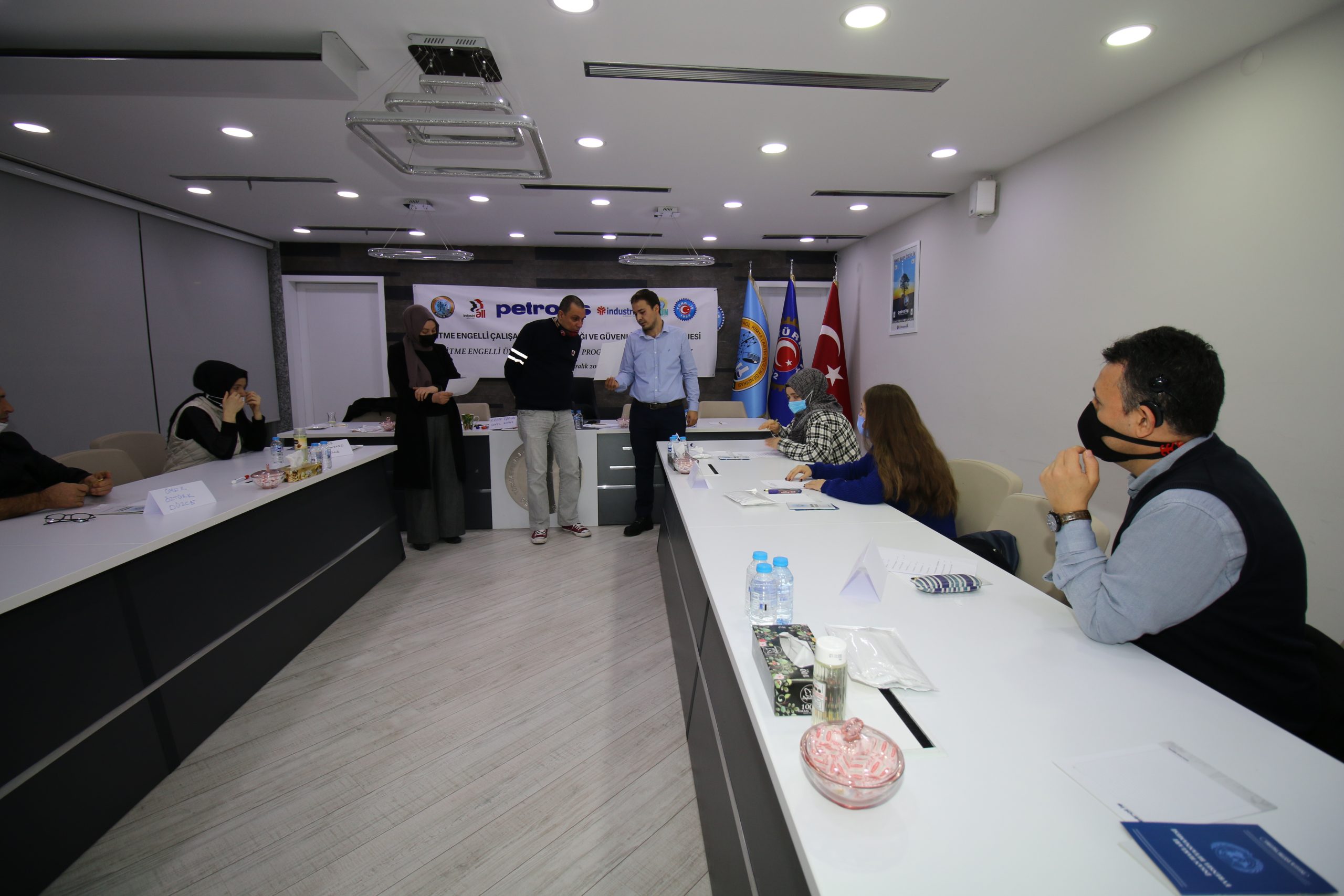 Türkiye’de Sendikal Alanda İlk Kez İşitme Engelli Üyeler İçin Sendikal Eğitim Yapılıyor