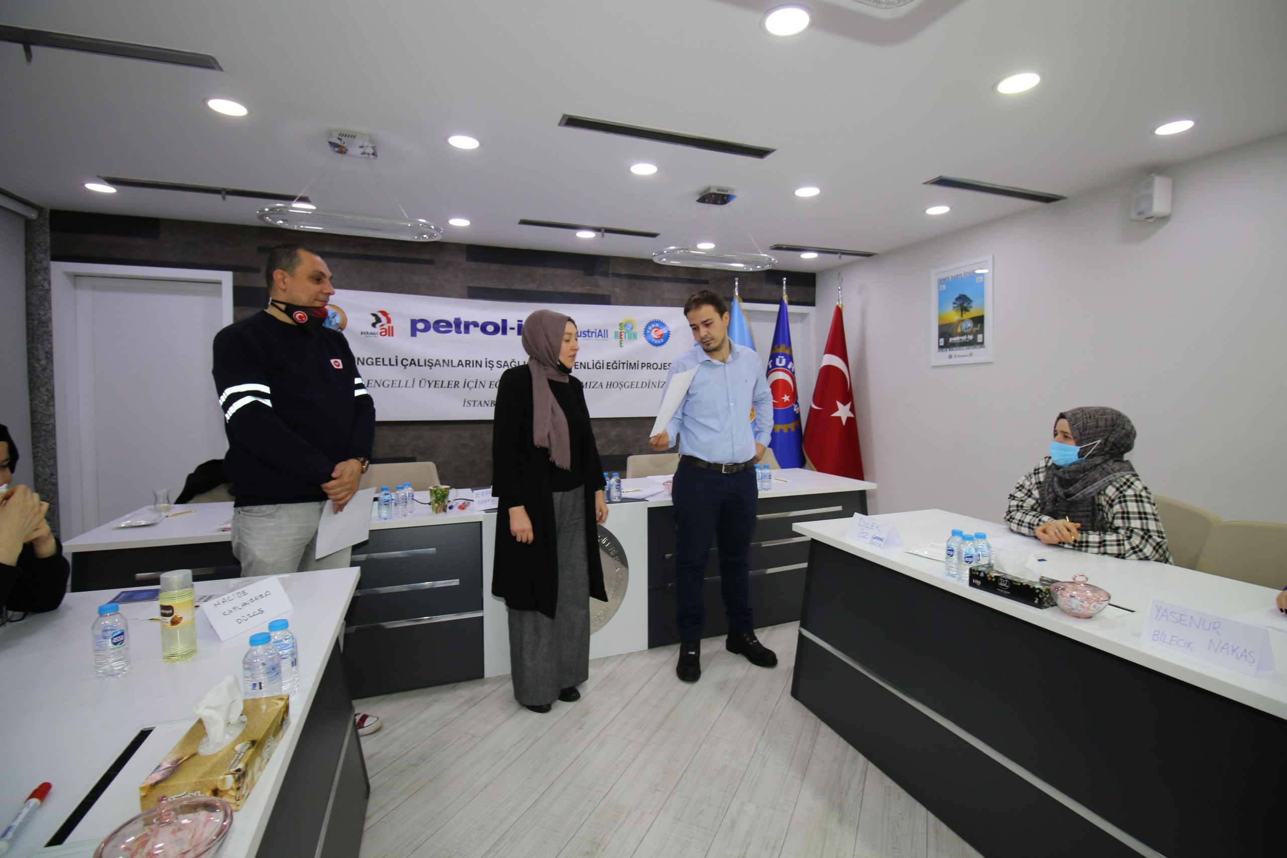 Türkiye’de Sendikal Alanda İlk Kez İşitme Engelli Üyeler İçin Sendikal Eğitim Yapılıyor