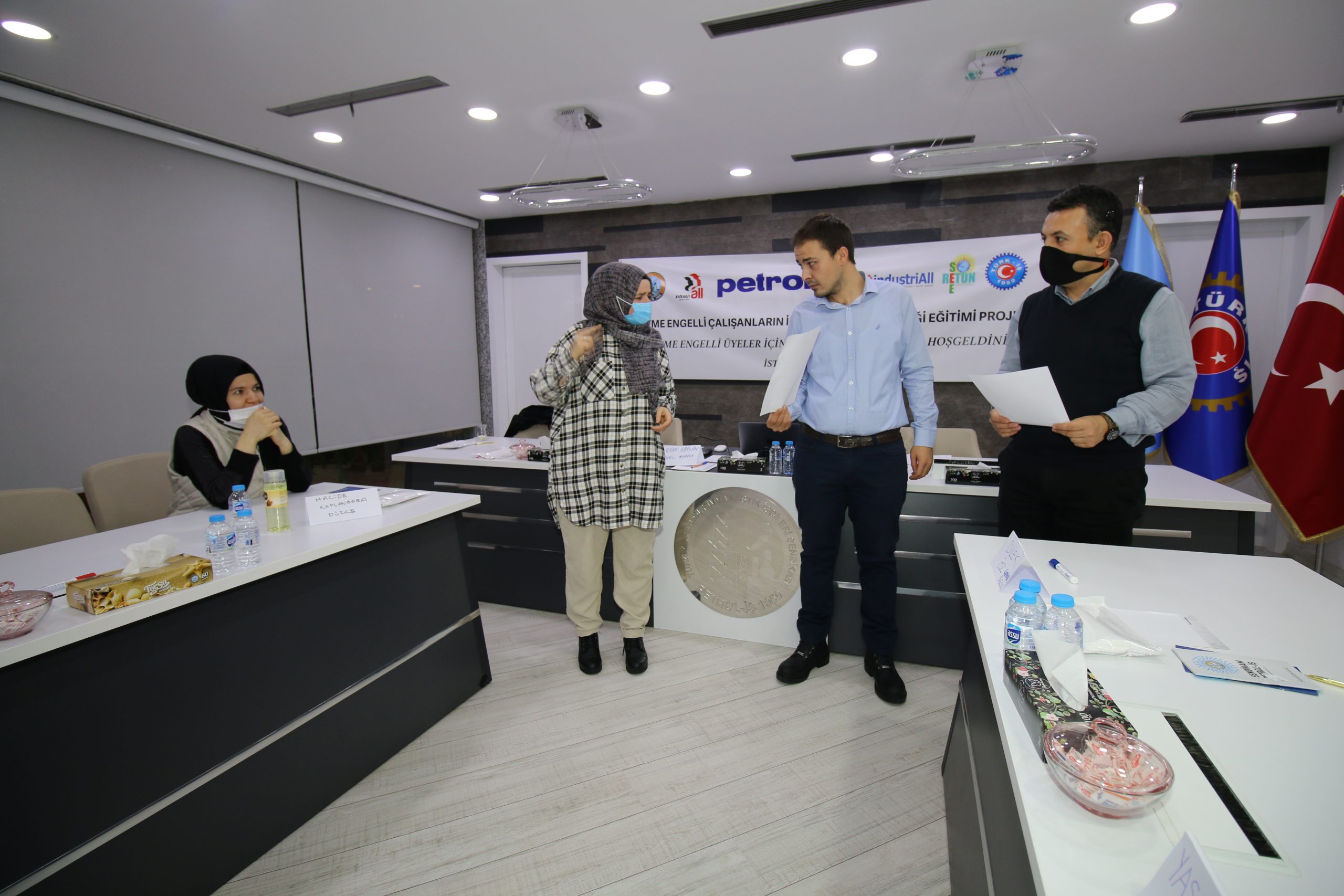 Türkiye’de Sendikal Alanda İlk Kez İşitme Engelli Üyeler İçin Sendikal Eğitim Yapılıyor