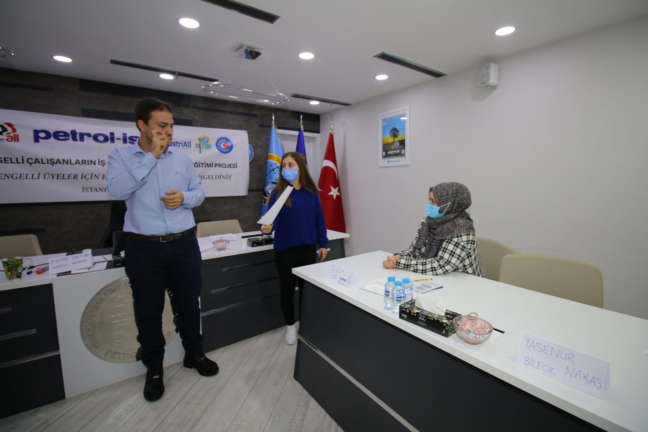 Türkiye’de Sendikal Alanda İlk Kez İşitme Engelli Üyeler İçin Sendikal Eğitim Yapılıyor