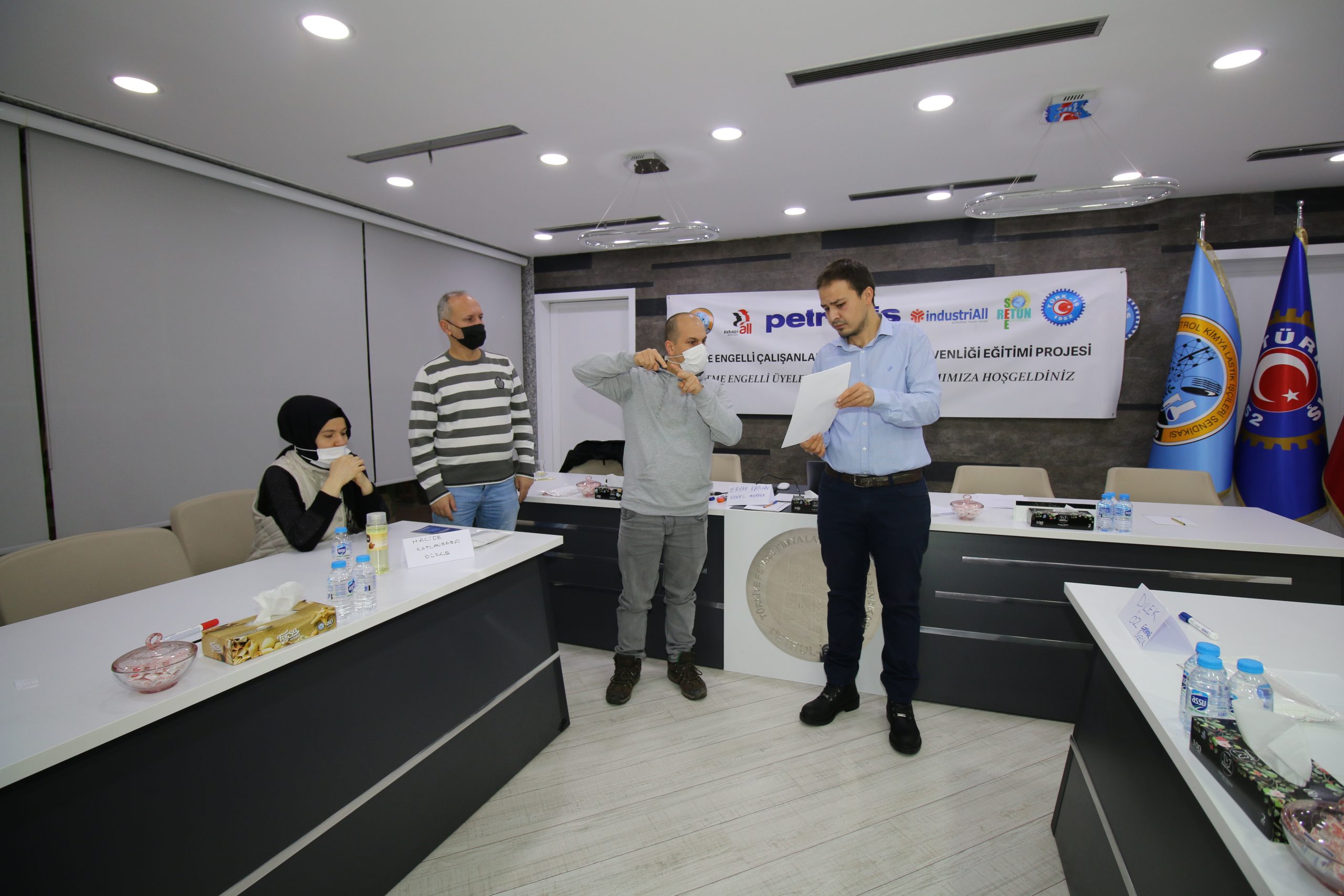 Türkiye’de Sendikal Alanda İlk Kez İşitme Engelli Üyeler İçin Sendikal Eğitim Yapılıyor