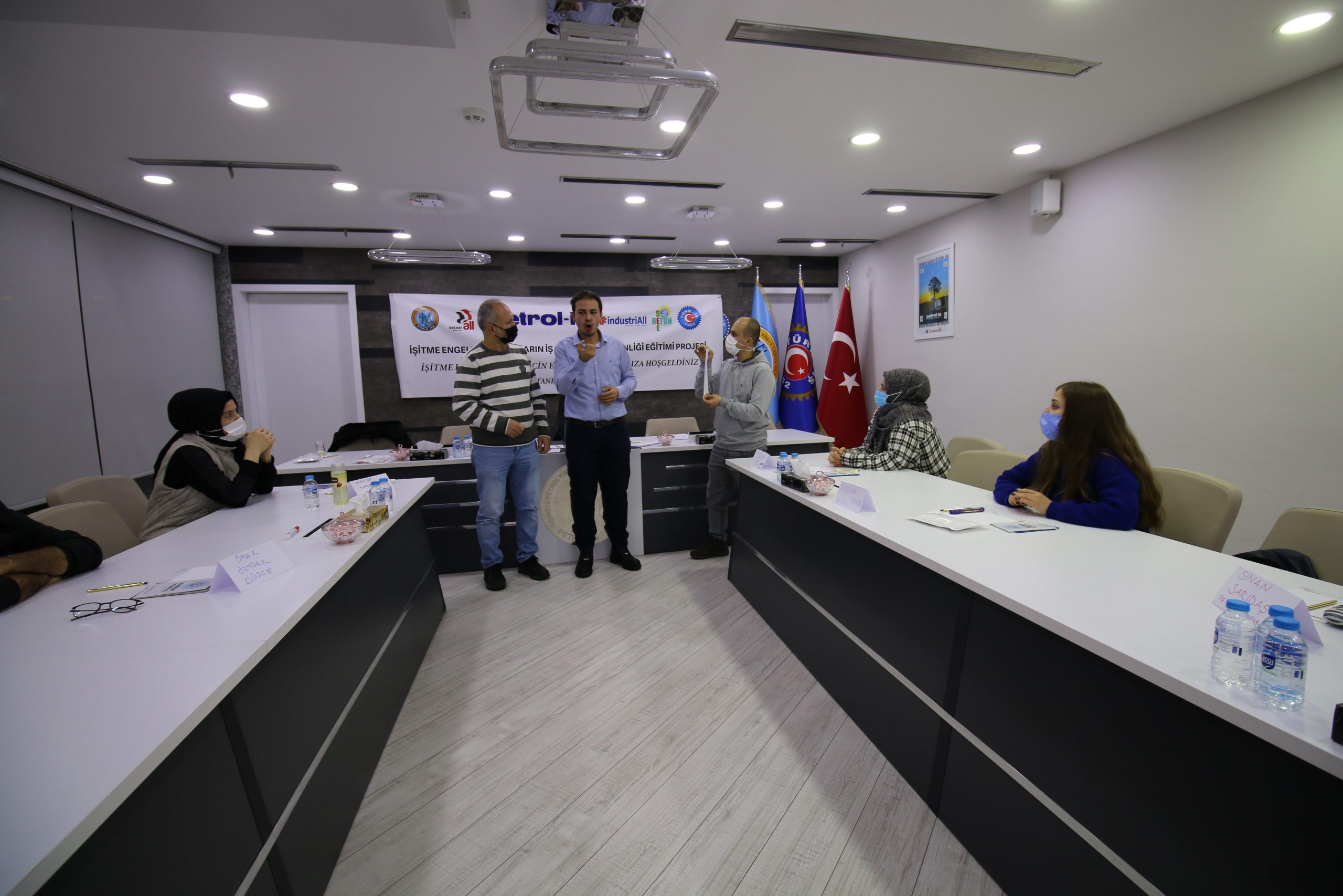 Türkiye’de Sendikal Alanda İlk Kez İşitme Engelli Üyeler İçin Sendikal Eğitim Yapılıyor