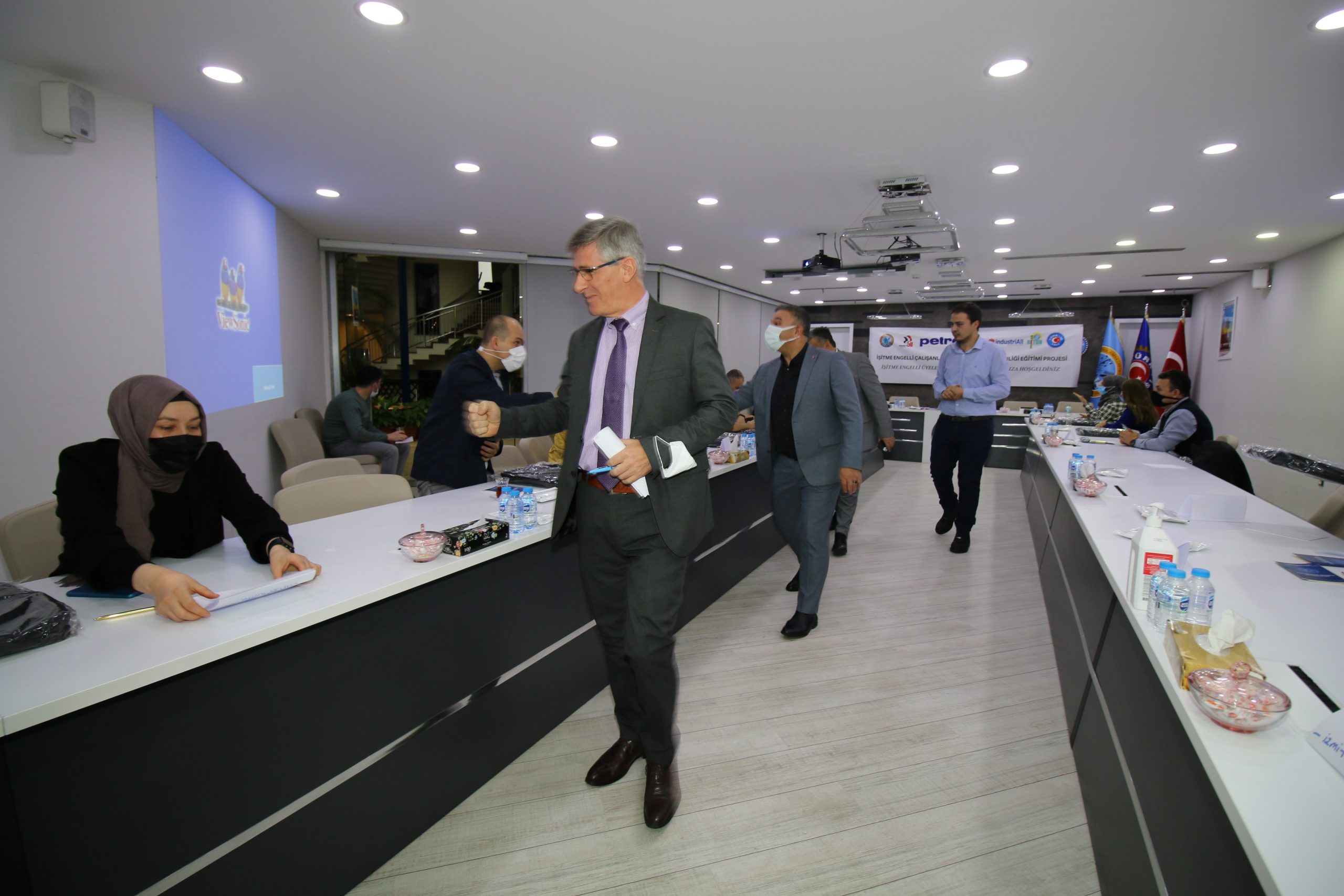 Türkiye’de Sendikal Alanda İlk Kez İşitme Engelli Üyeler İçin Sendikal Eğitim Yapılıyor