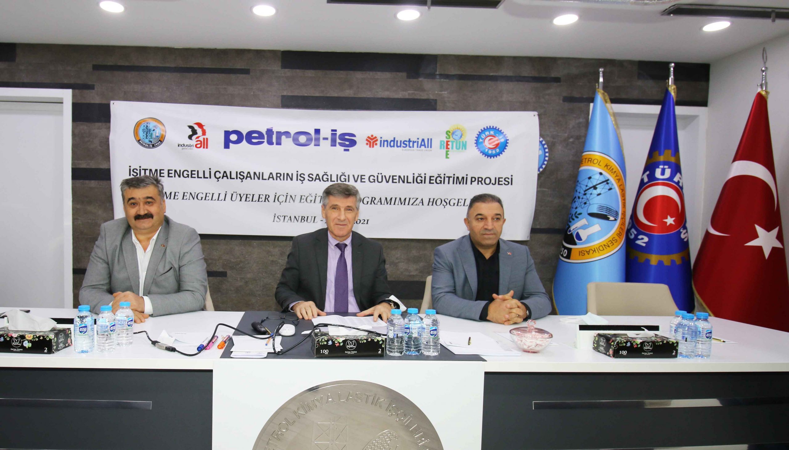 Türkiye’de Sendikal Alanda İlk Kez İşitme Engelli Üyeler İçin Sendikal Eğitim Yapılıyor