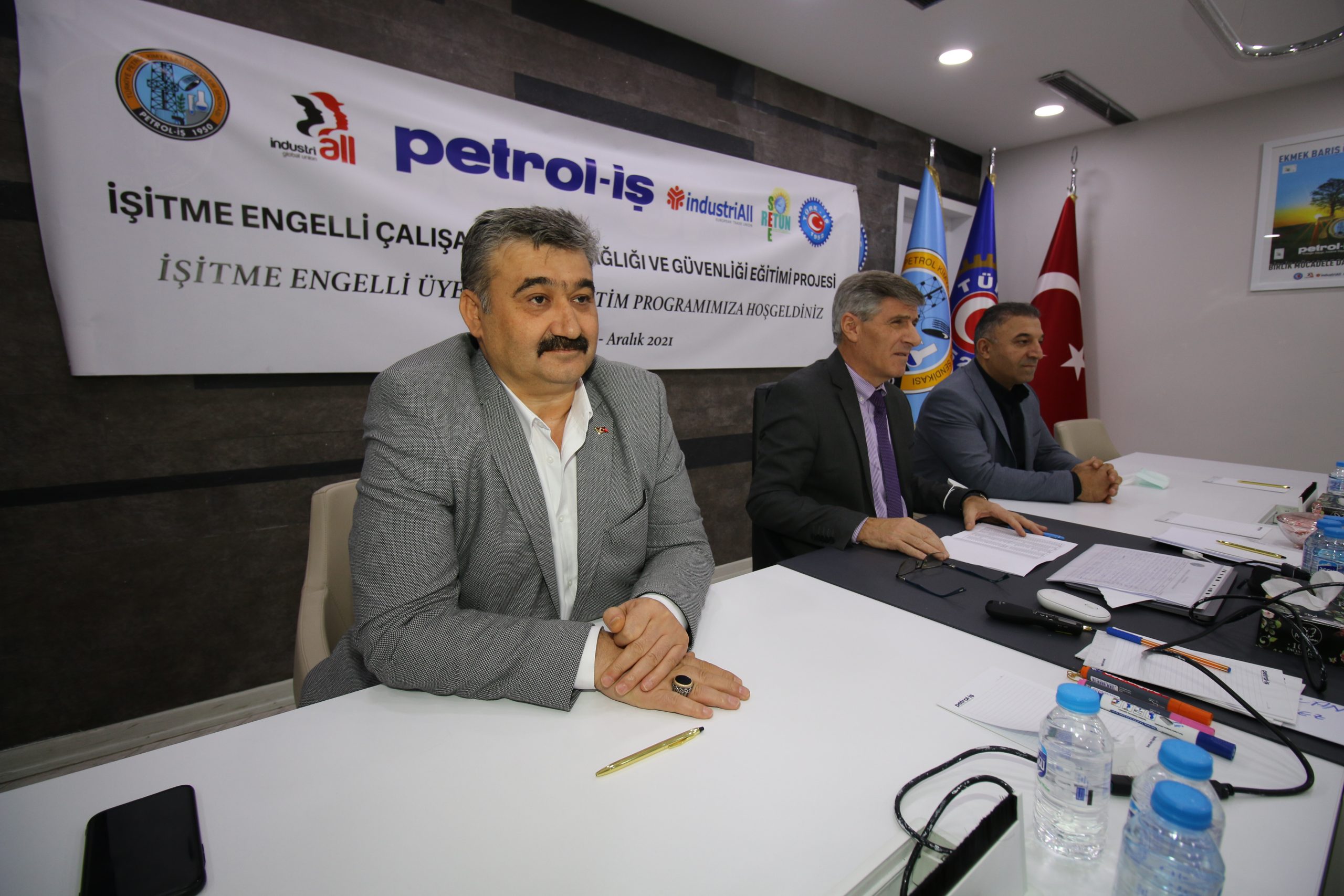 Türkiye’de Sendikal Alanda İlk Kez İşitme Engelli Üyeler İçin Sendikal Eğitim Yapılıyor