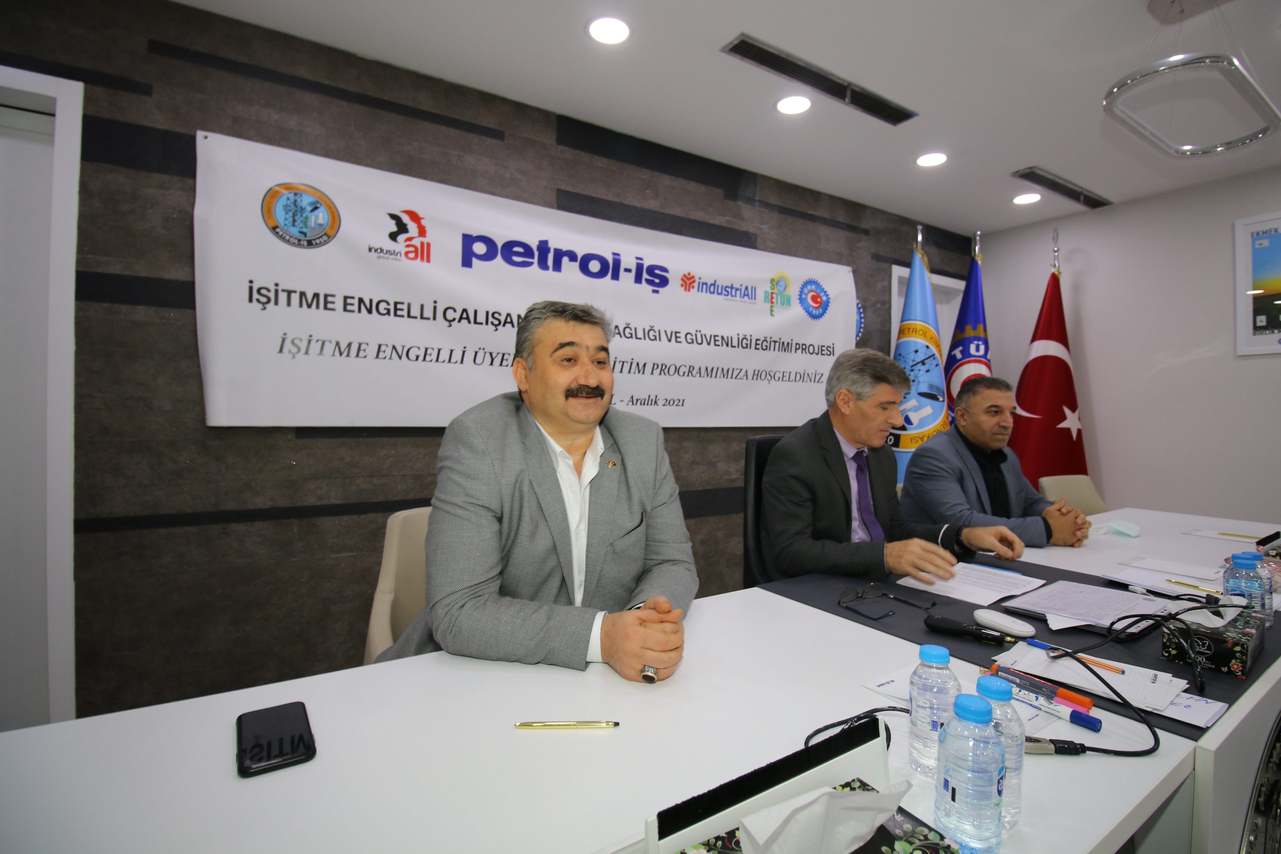 Türkiye’de Sendikal Alanda İlk Kez İşitme Engelli Üyeler İçin Sendikal Eğitim Yapılıyor