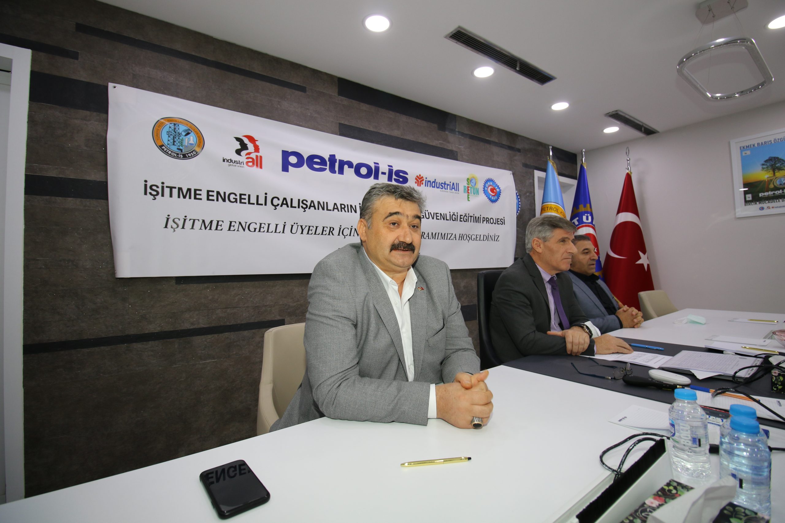 Türkiye’de Sendikal Alanda İlk Kez İşitme Engelli Üyeler İçin Sendikal Eğitim Yapılıyor