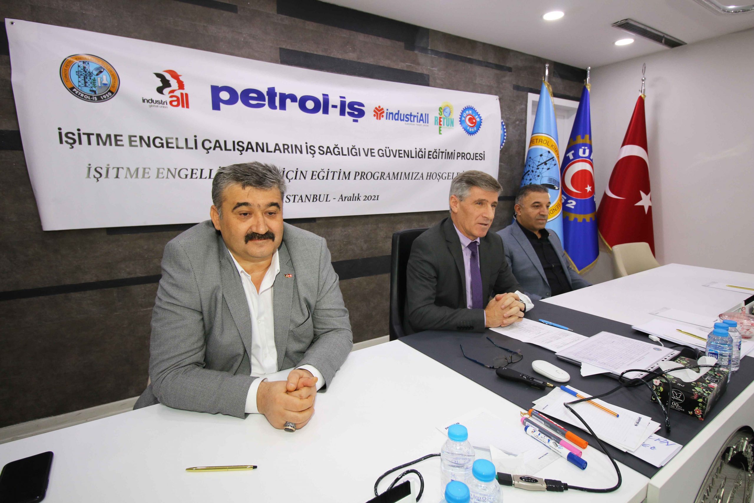 Türkiye’de Sendikal Alanda İlk Kez İşitme Engelli Üyeler İçin Sendikal Eğitim Yapılıyor