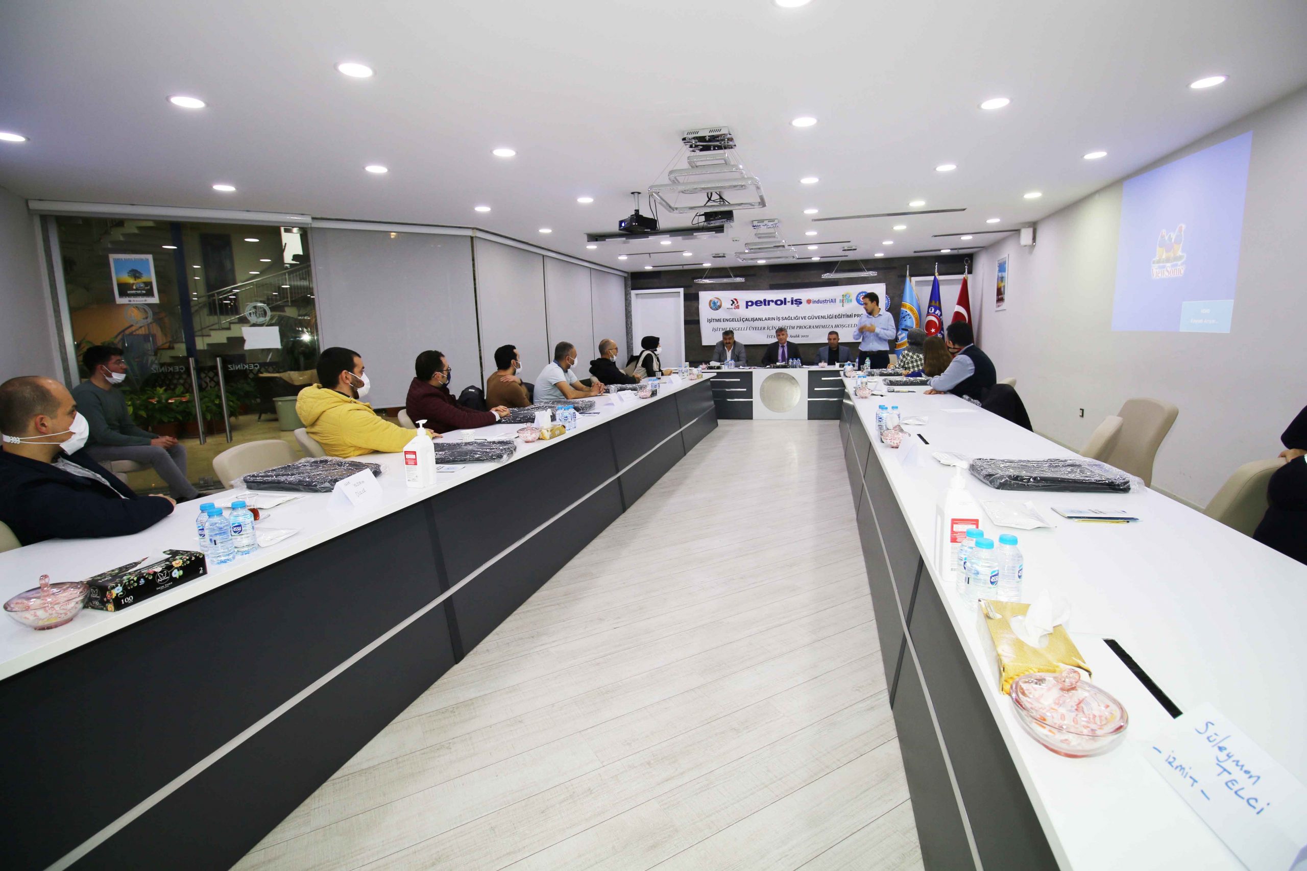 Türkiye’de Sendikal Alanda İlk Kez İşitme Engelli Üyeler İçin Sendikal Eğitim Yapılıyor