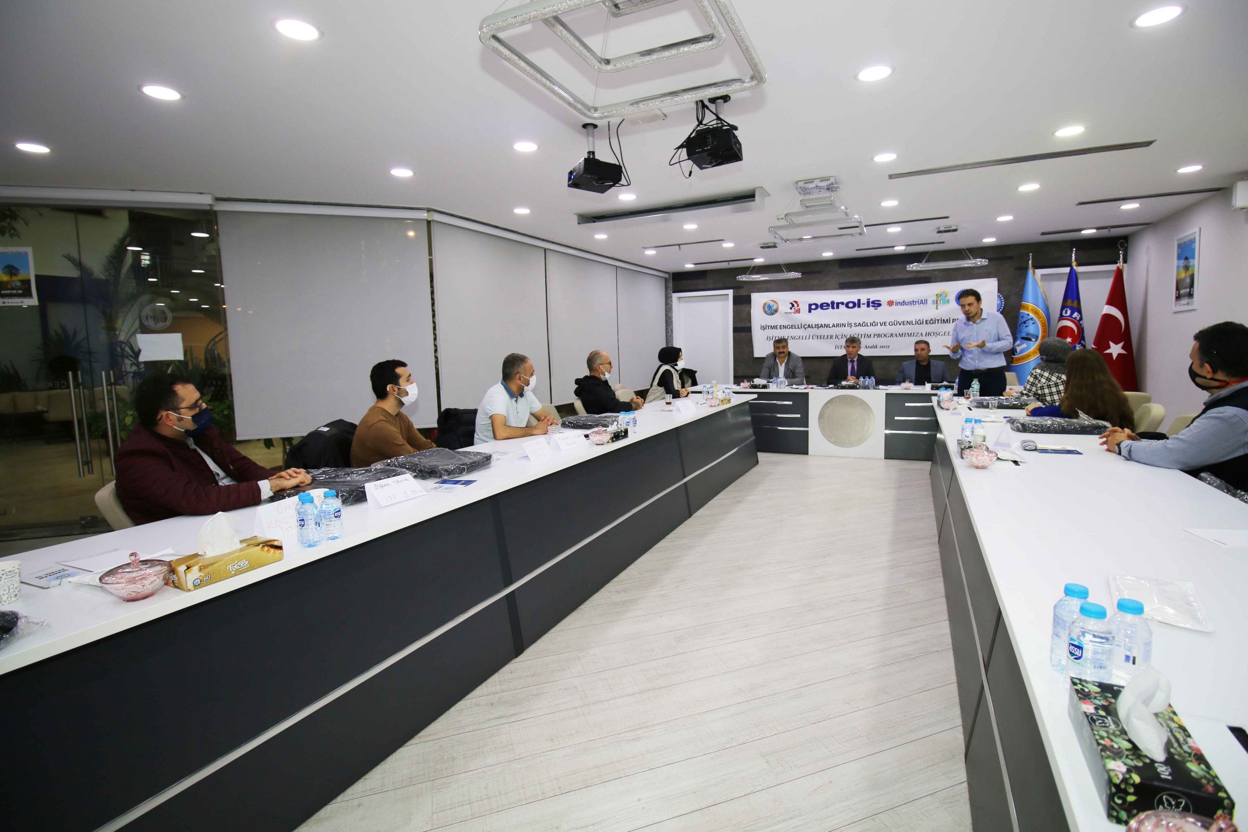 Türkiye’de Sendikal Alanda İlk Kez İşitme Engelli Üyeler İçin Sendikal Eğitim Yapılıyor