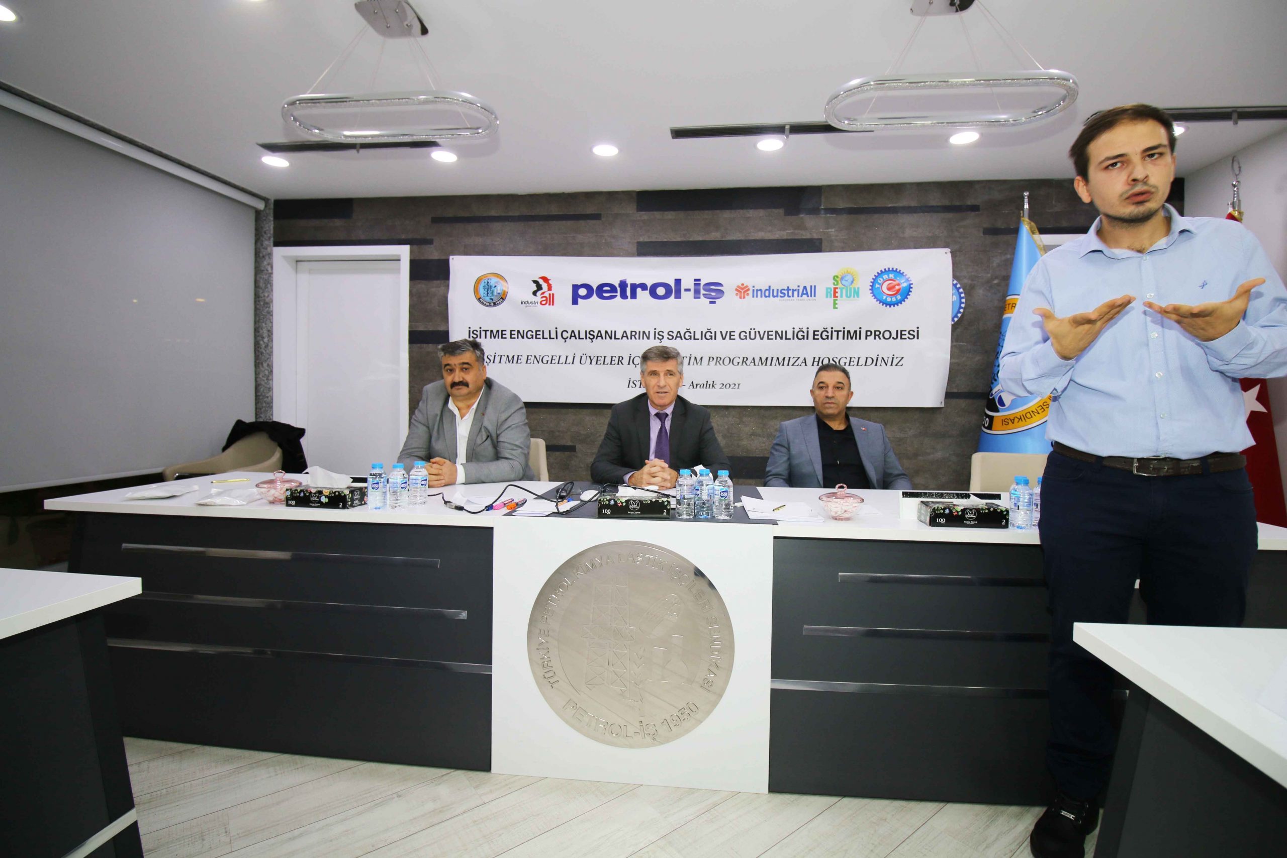 Türkiye’de Sendikal Alanda İlk Kez İşitme Engelli Üyeler İçin Sendikal Eğitim Yapılıyor