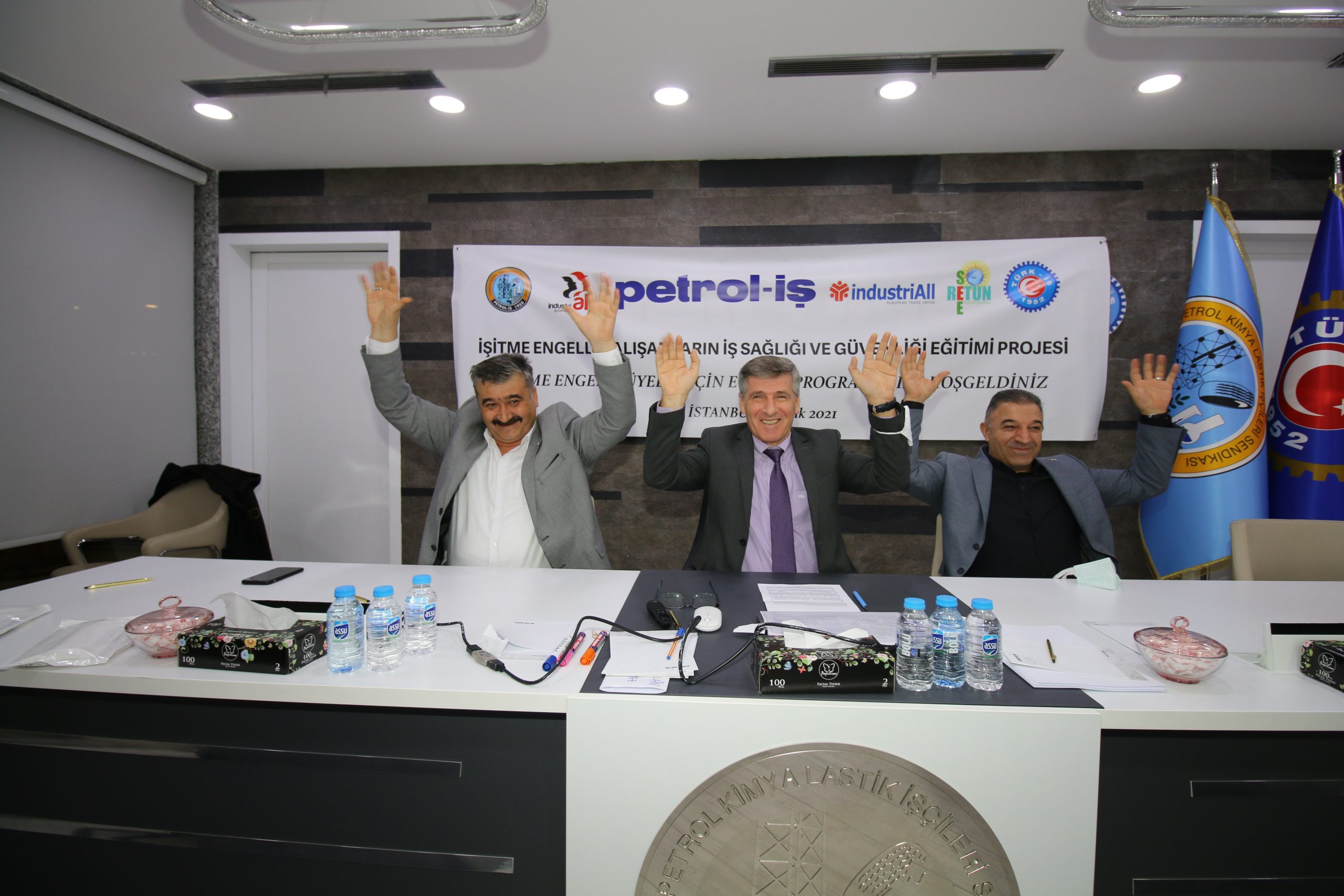 Türkiye’de Sendikal Alanda İlk Kez İşitme Engelli Üyeler İçin Sendikal Eğitim Yapılıyor