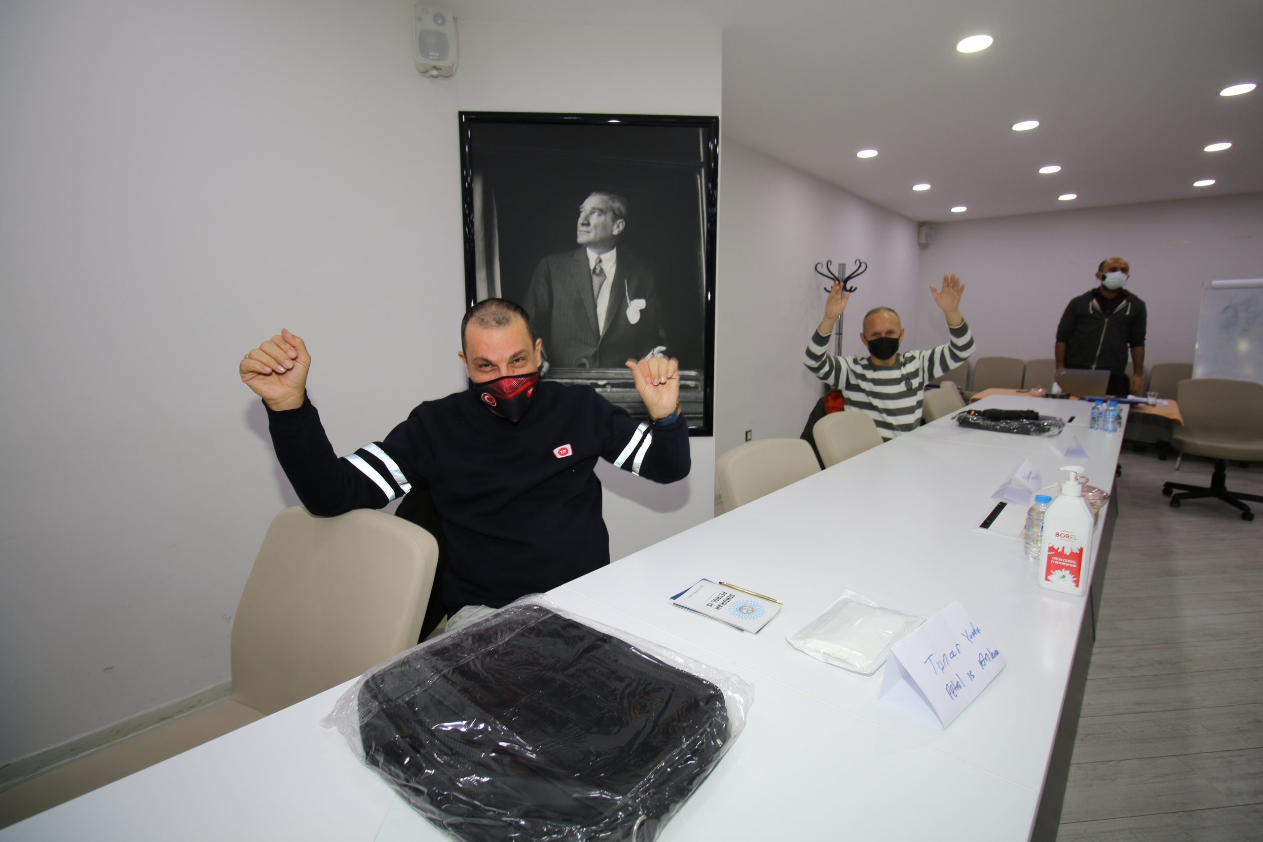 Türkiye’de Sendikal Alanda İlk Kez İşitme Engelli Üyeler İçin Sendikal Eğitim Yapılıyor