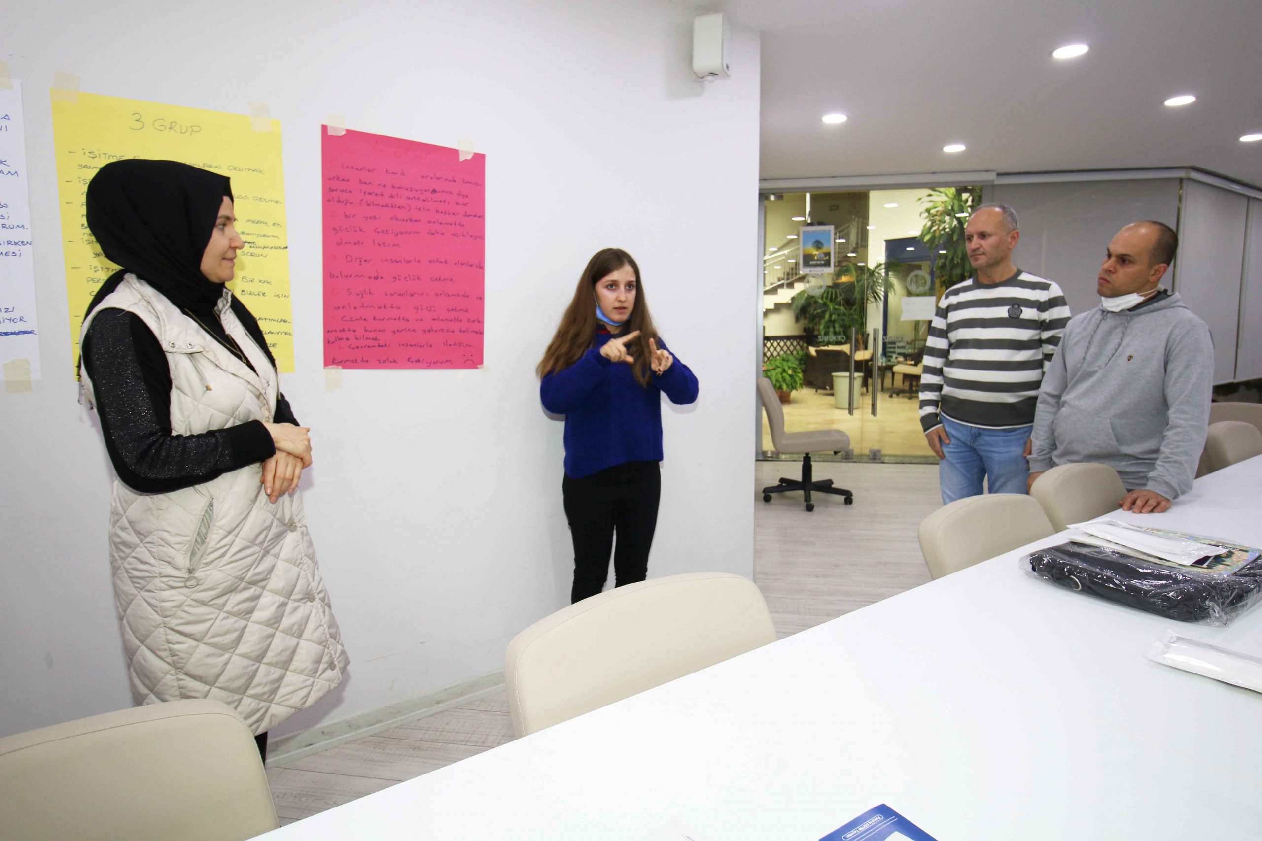 Türkiye’de Sendikal Alanda İlk Kez İşitme Engelli Üyeler İçin Sendikal Eğitim Yapılıyor