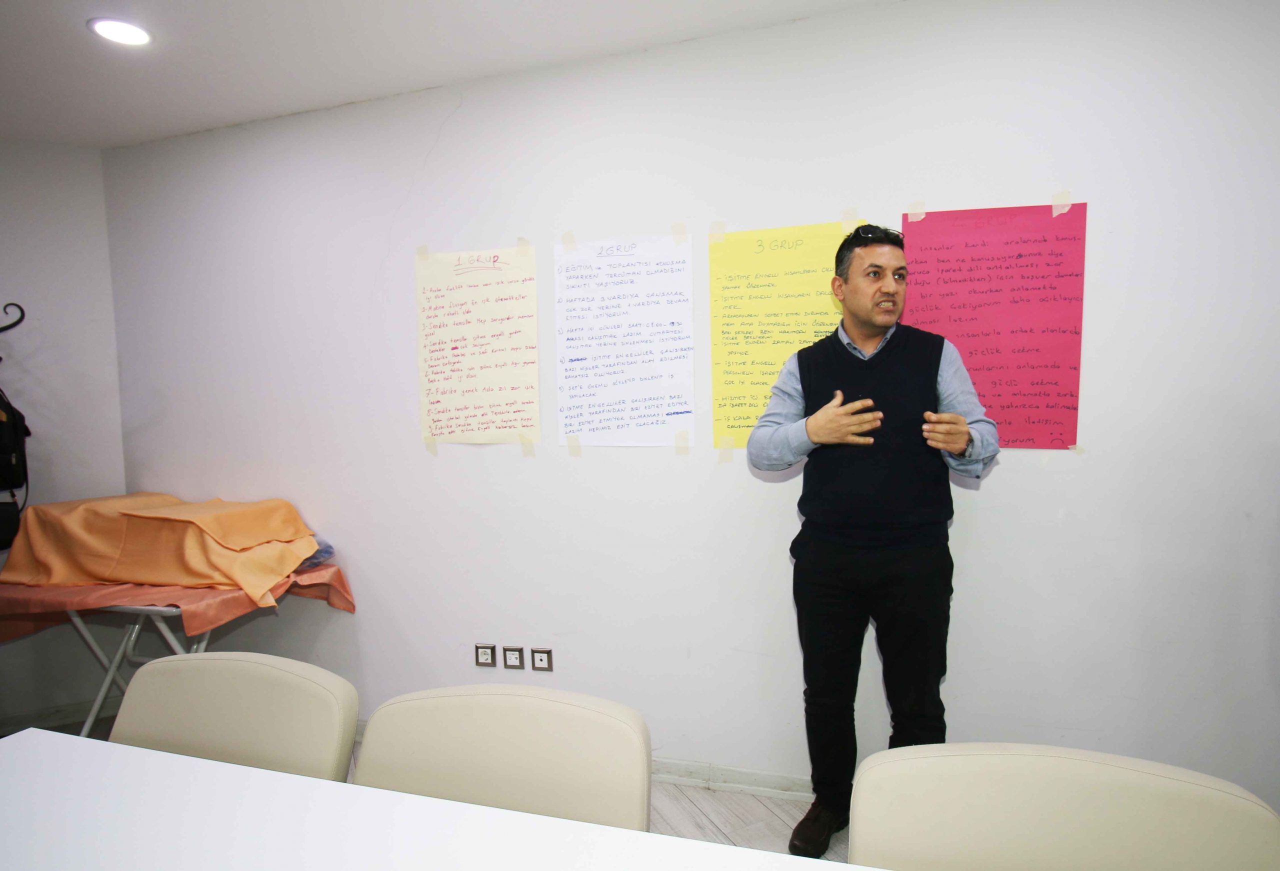 Türkiye’de Sendikal Alanda İlk Kez İşitme Engelli Üyeler İçin Sendikal Eğitim Yapılıyor