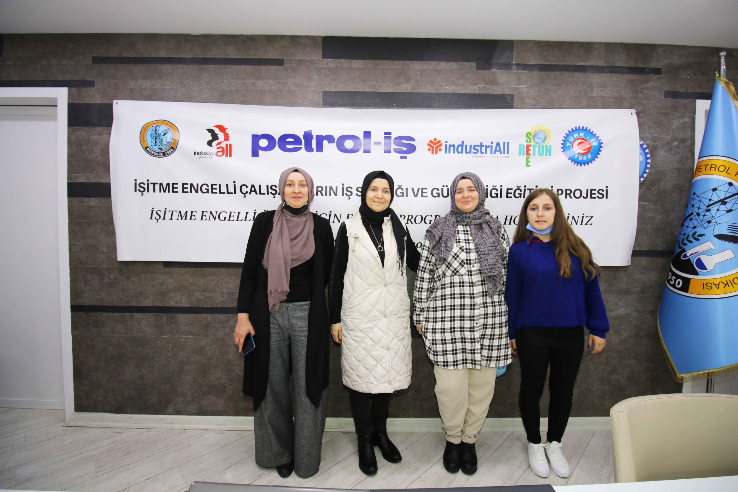 Türkiye’de Sendikal Alanda İlk Kez İşitme Engelli Üyeler İçin Sendikal Eğitim Yapılıyor