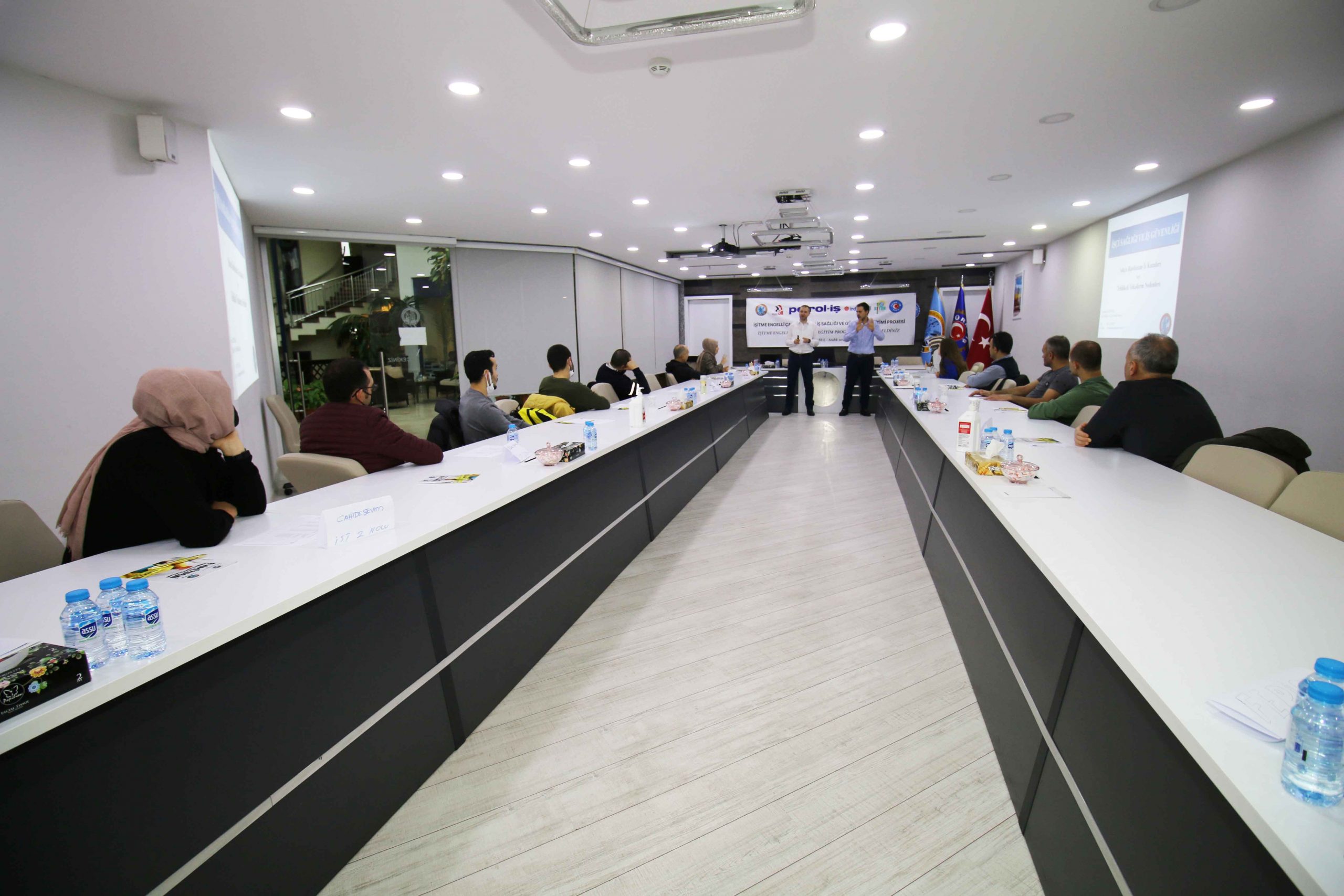 Türkiye’de Sendikal Alanda İlk Kez İşitme Engelli Üyeler İçin Sendikal Eğitim Yapılıyor