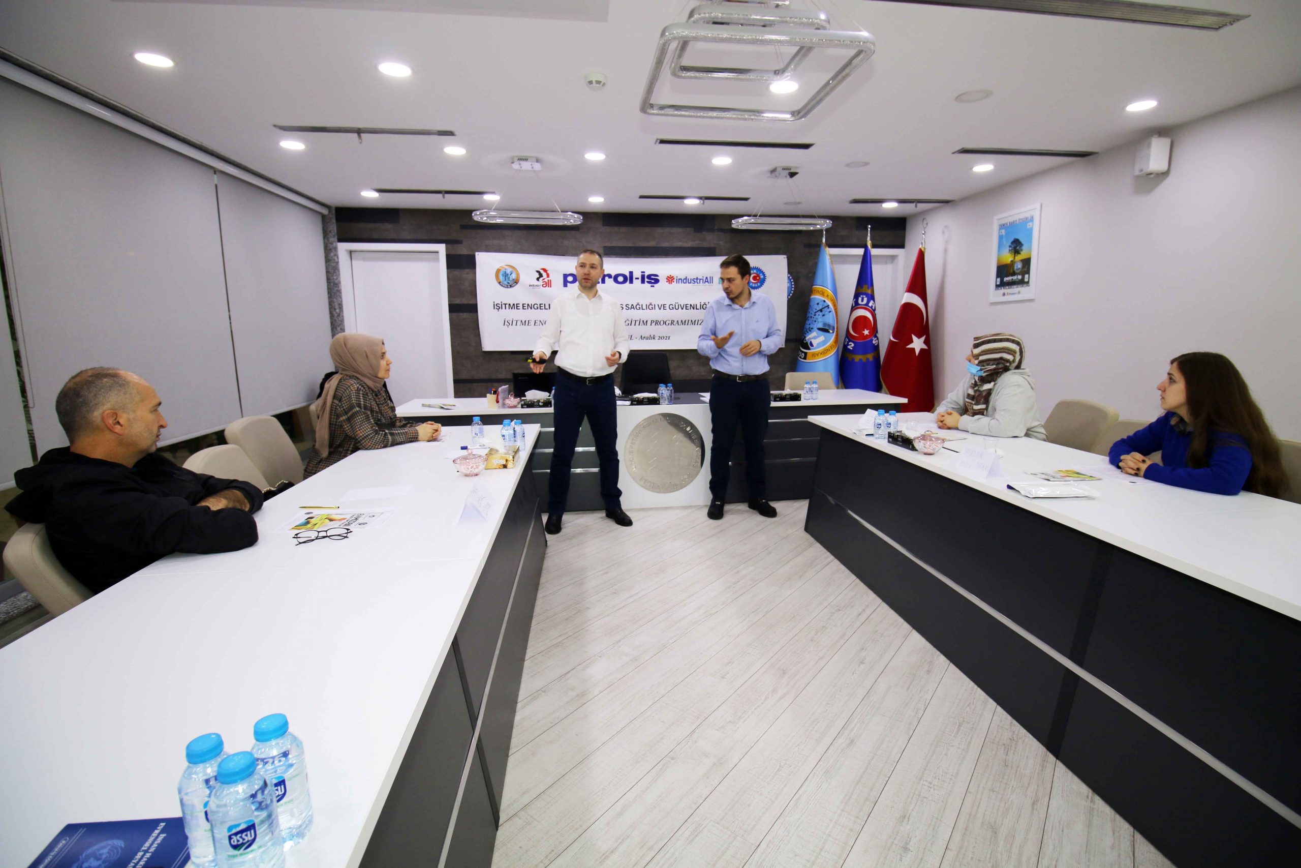 Türkiye’de Sendikal Alanda İlk Kez İşitme Engelli Üyeler İçin Sendikal Eğitim Yapılıyor