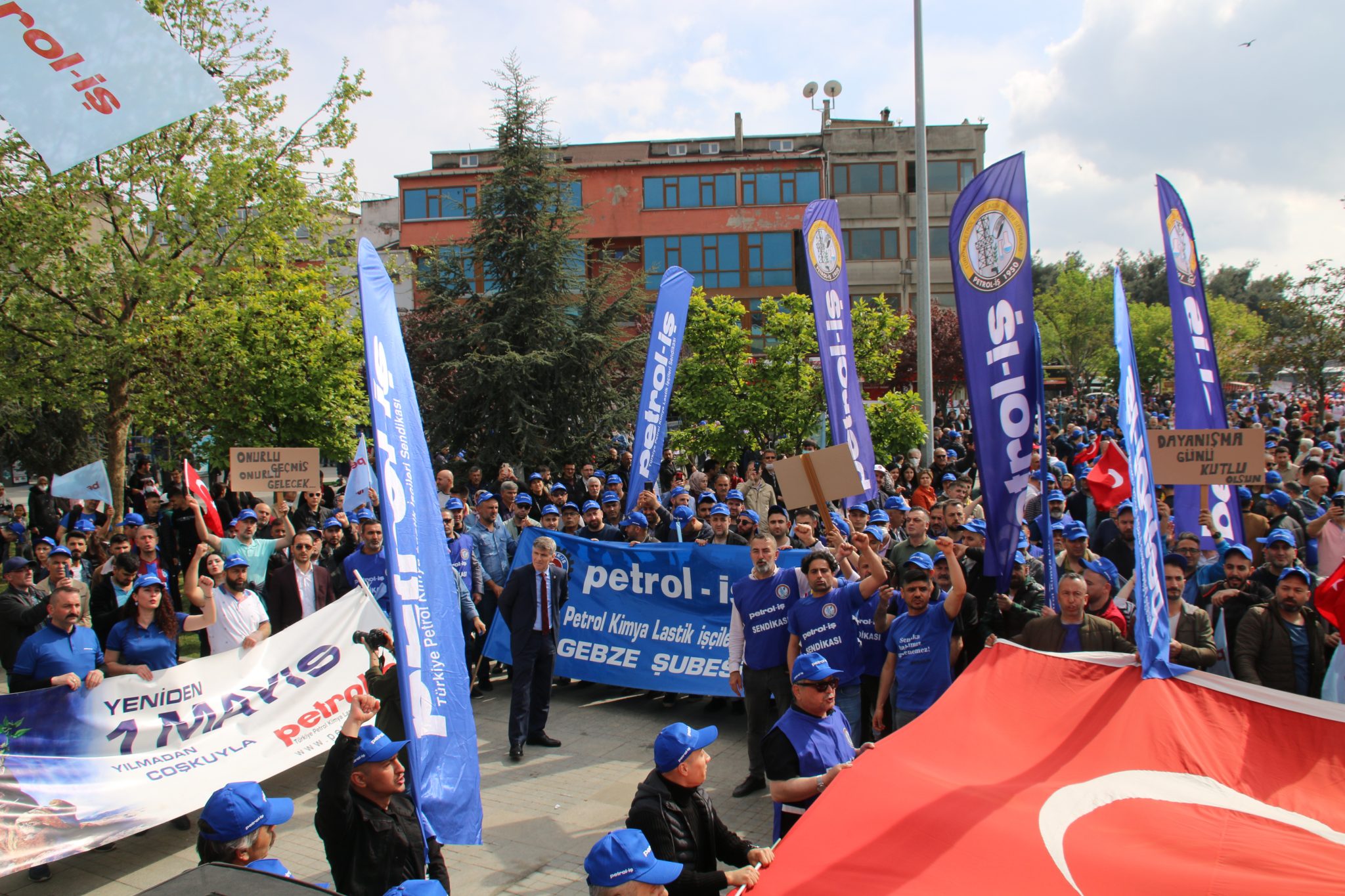 Gebze'de Coşkulu 1 Mayıs Kutlaması