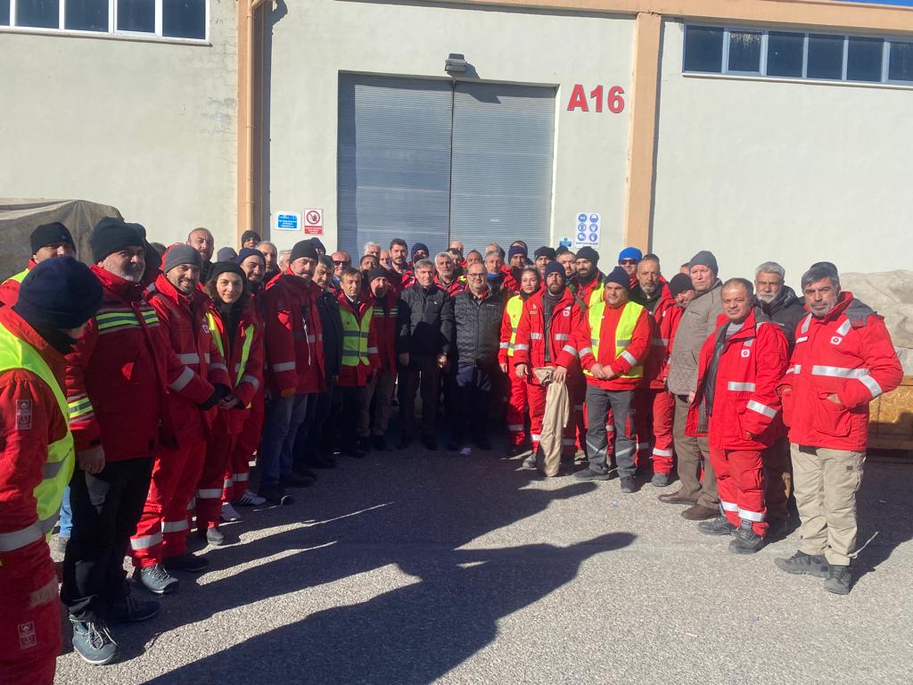 Deprem Bölgesine Ziyaretler Sürüyor