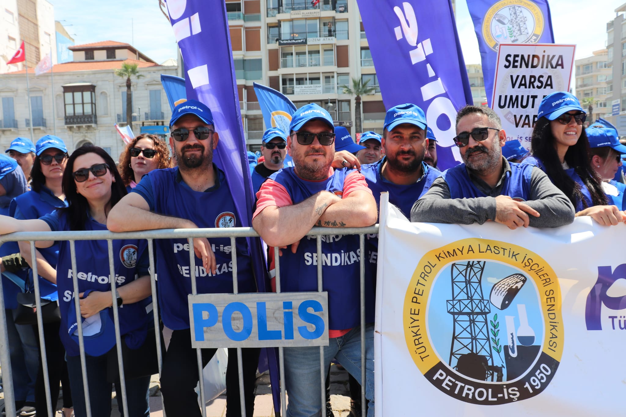 Manisa Şubemiz 1 Mayıs'ı İzmir'de Kutladı