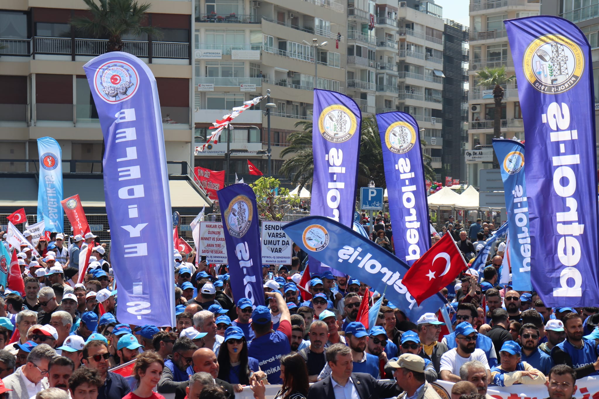 Manisa Şubemiz 1 Mayıs'ı İzmir'de Kutladı