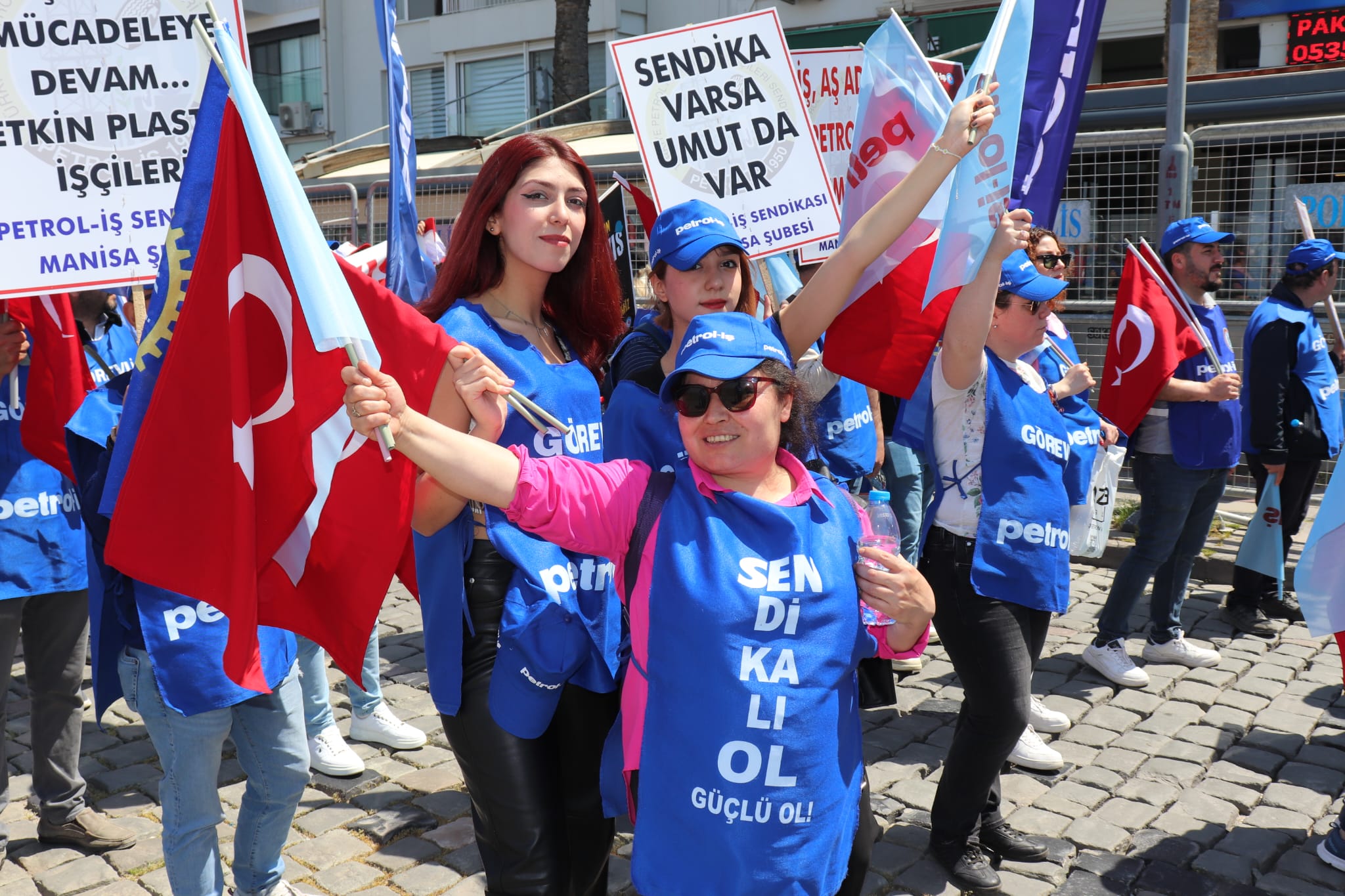 Manisa Şubemiz 1 Mayıs'ı İzmir'de Kutladı