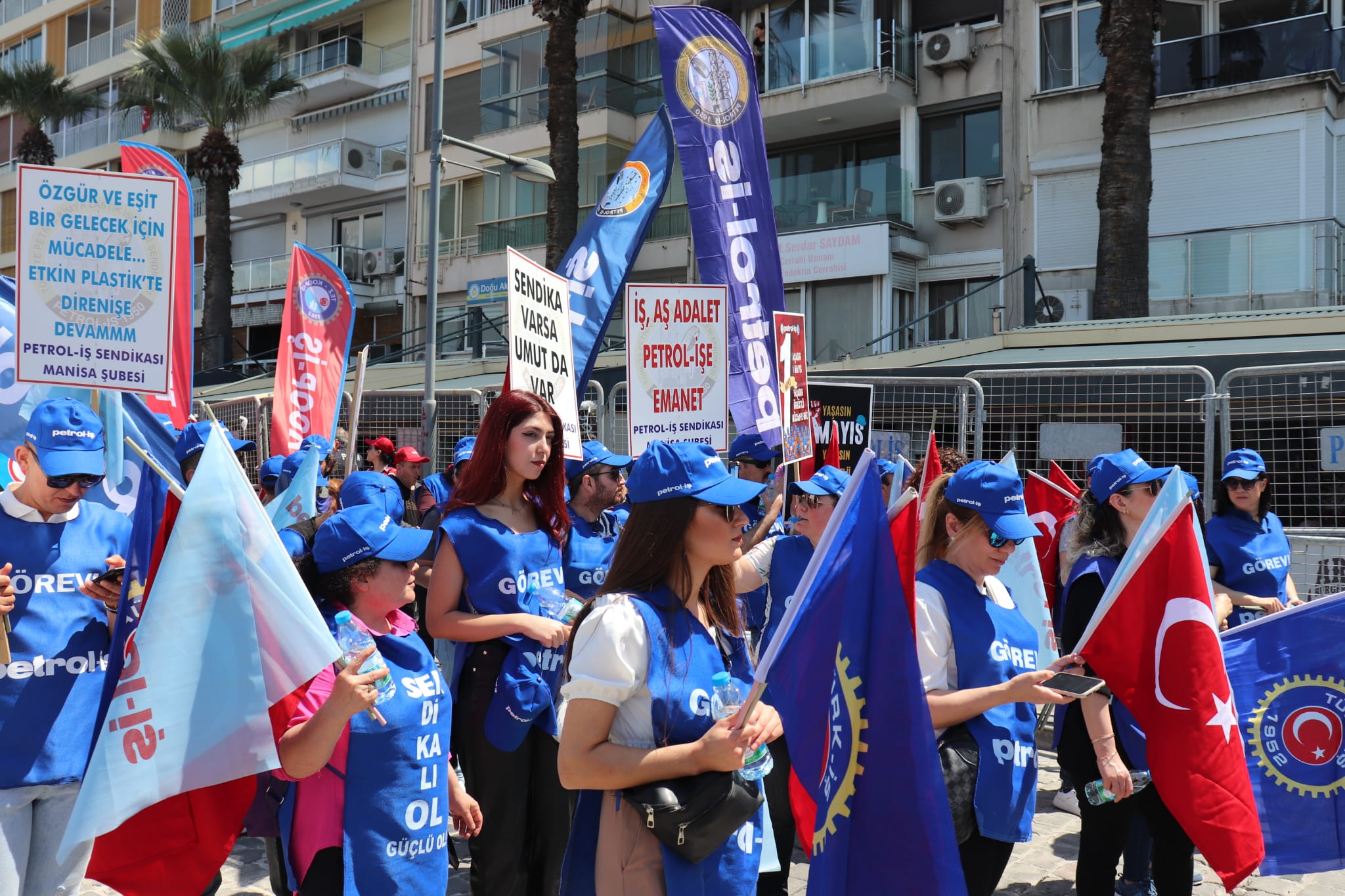 Manisa Şubemiz 1 Mayıs'ı İzmir'de Kutladı