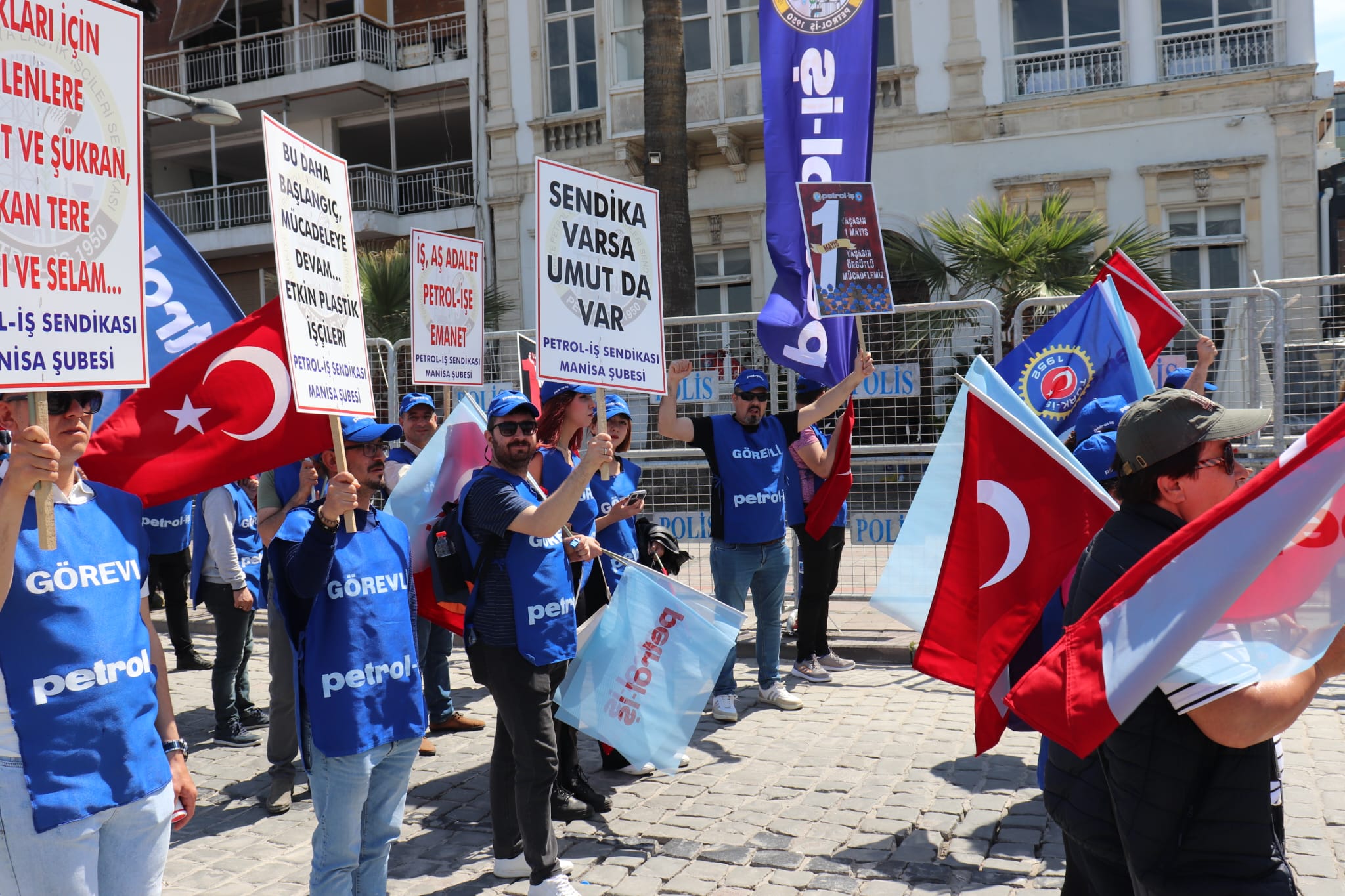 Manisa Şubemiz 1 Mayıs'ı İzmir'de Kutladı
