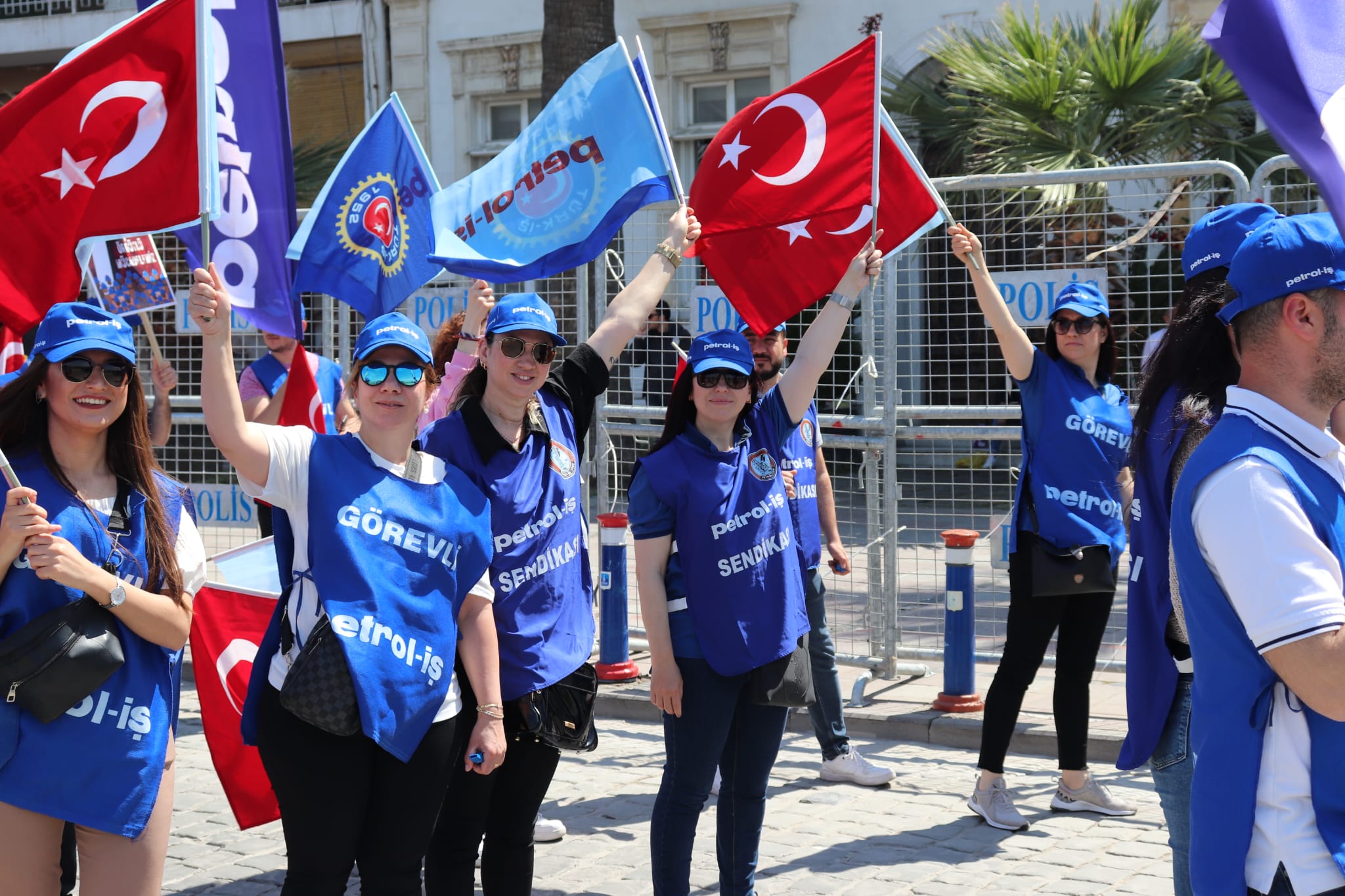 Manisa Şubemiz 1 Mayıs'ı İzmir'de Kutladı
