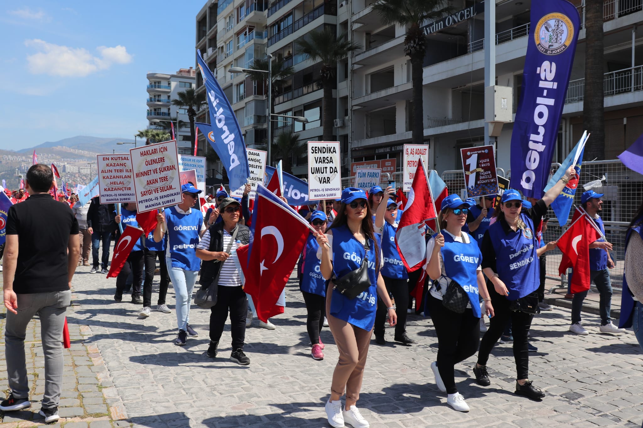 Manisa Şubemiz 1 Mayıs'ı İzmir'de Kutladı