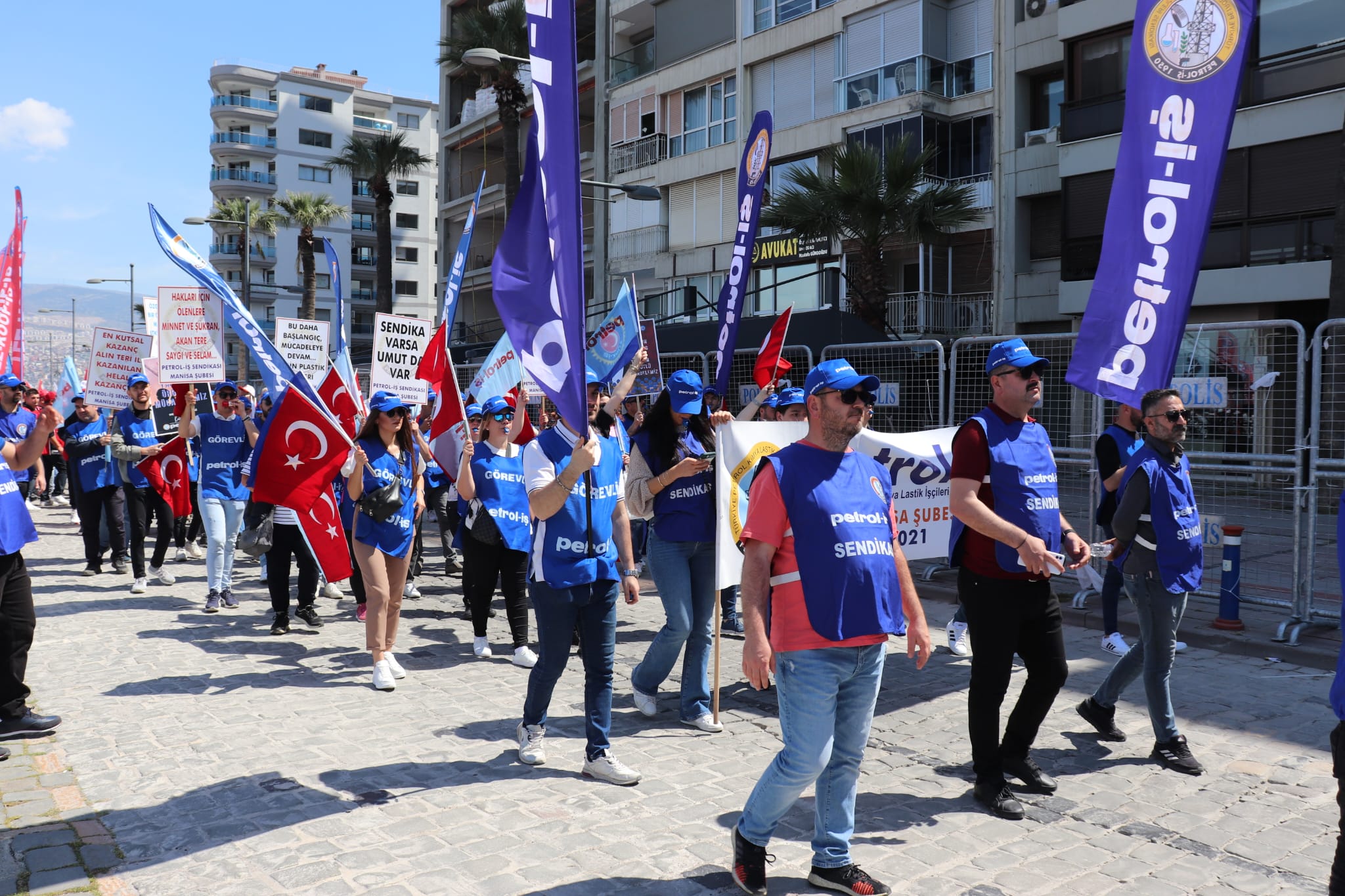 Manisa Şubemiz 1 Mayıs'ı İzmir'de Kutladı