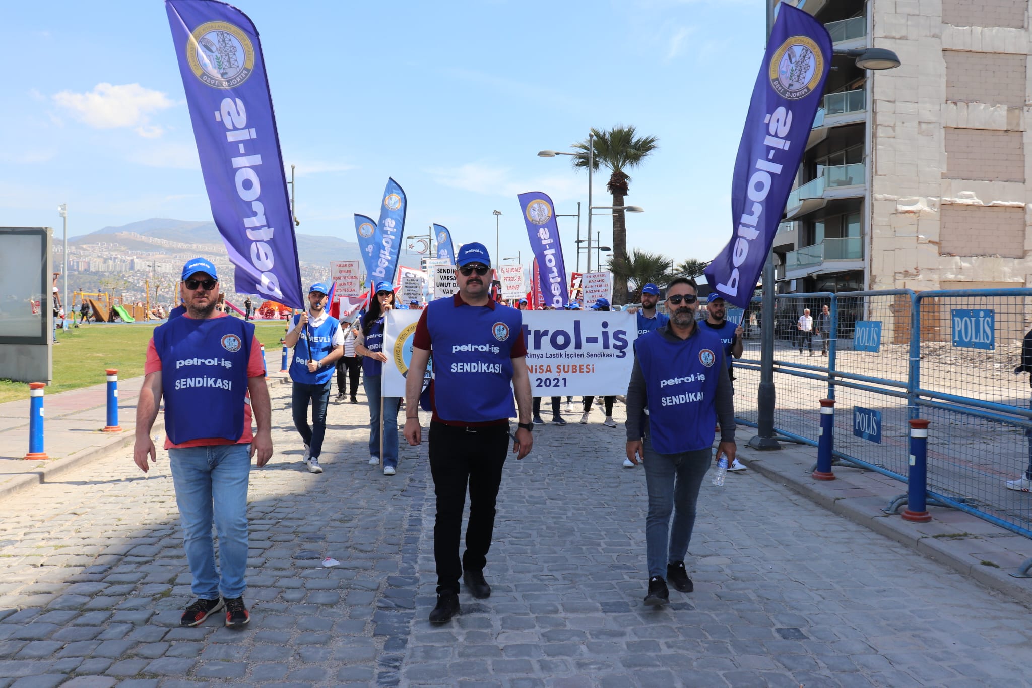 Manisa Şubemiz 1 Mayıs'ı İzmir'de Kutladı