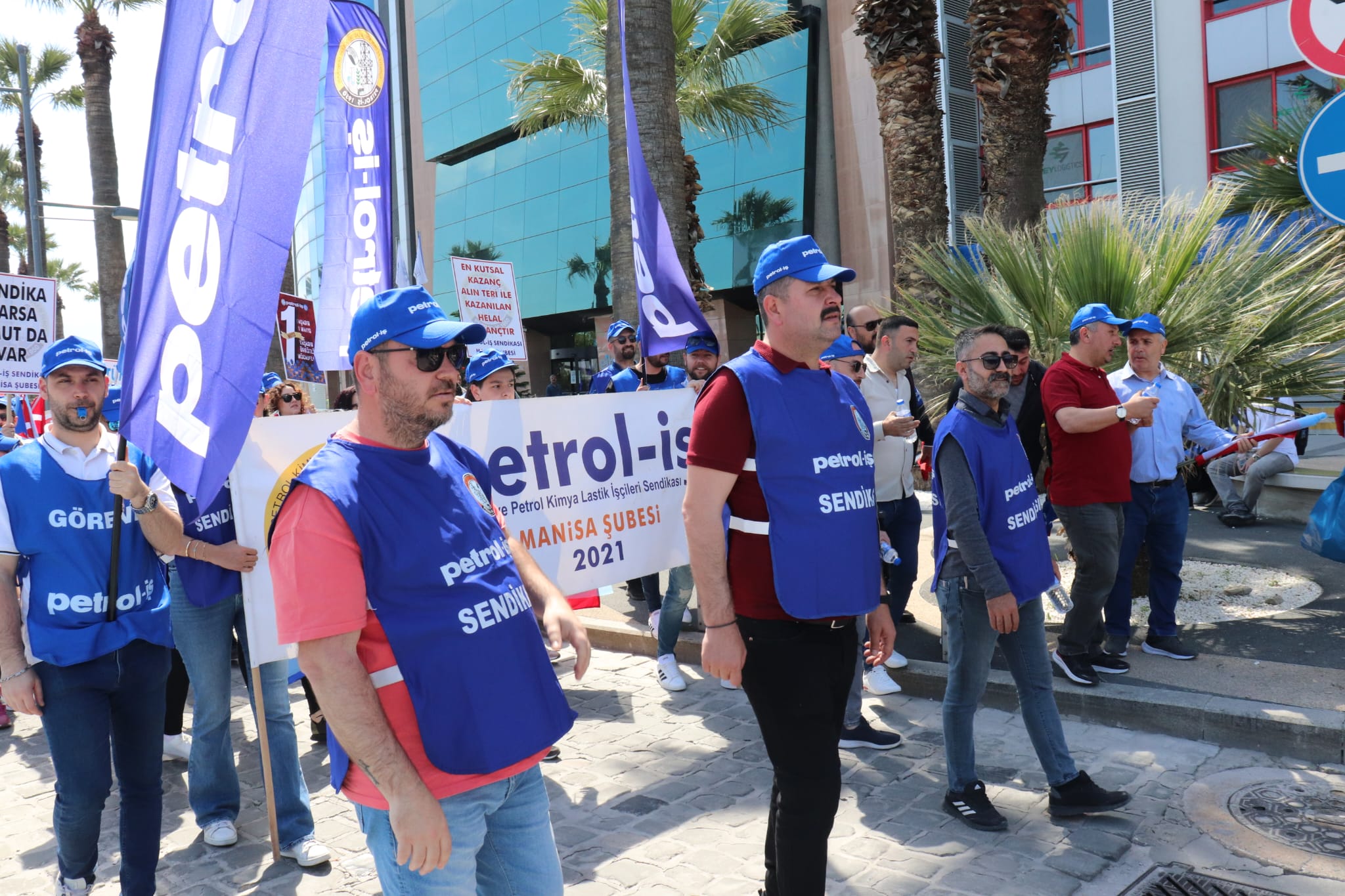 Manisa Şubemiz 1 Mayıs'ı İzmir'de Kutladı