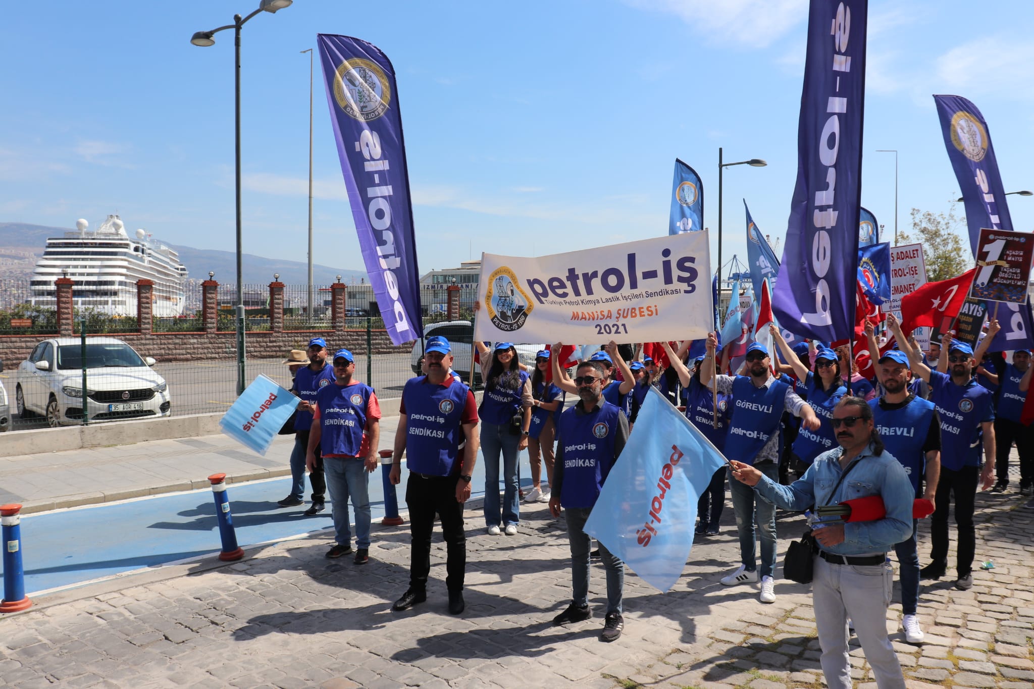 Manisa Şubemiz 1 Mayıs'ı İzmir'de Kutladı