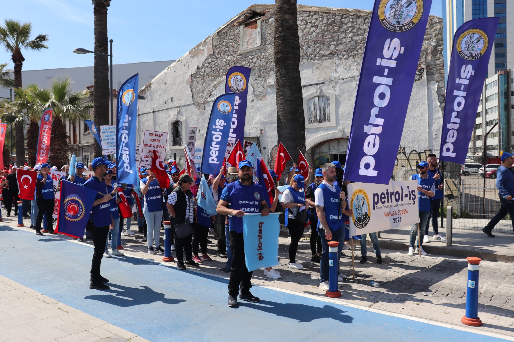 Manisa Şubemiz 1 Mayıs'ı İzmir'de Kutladı
