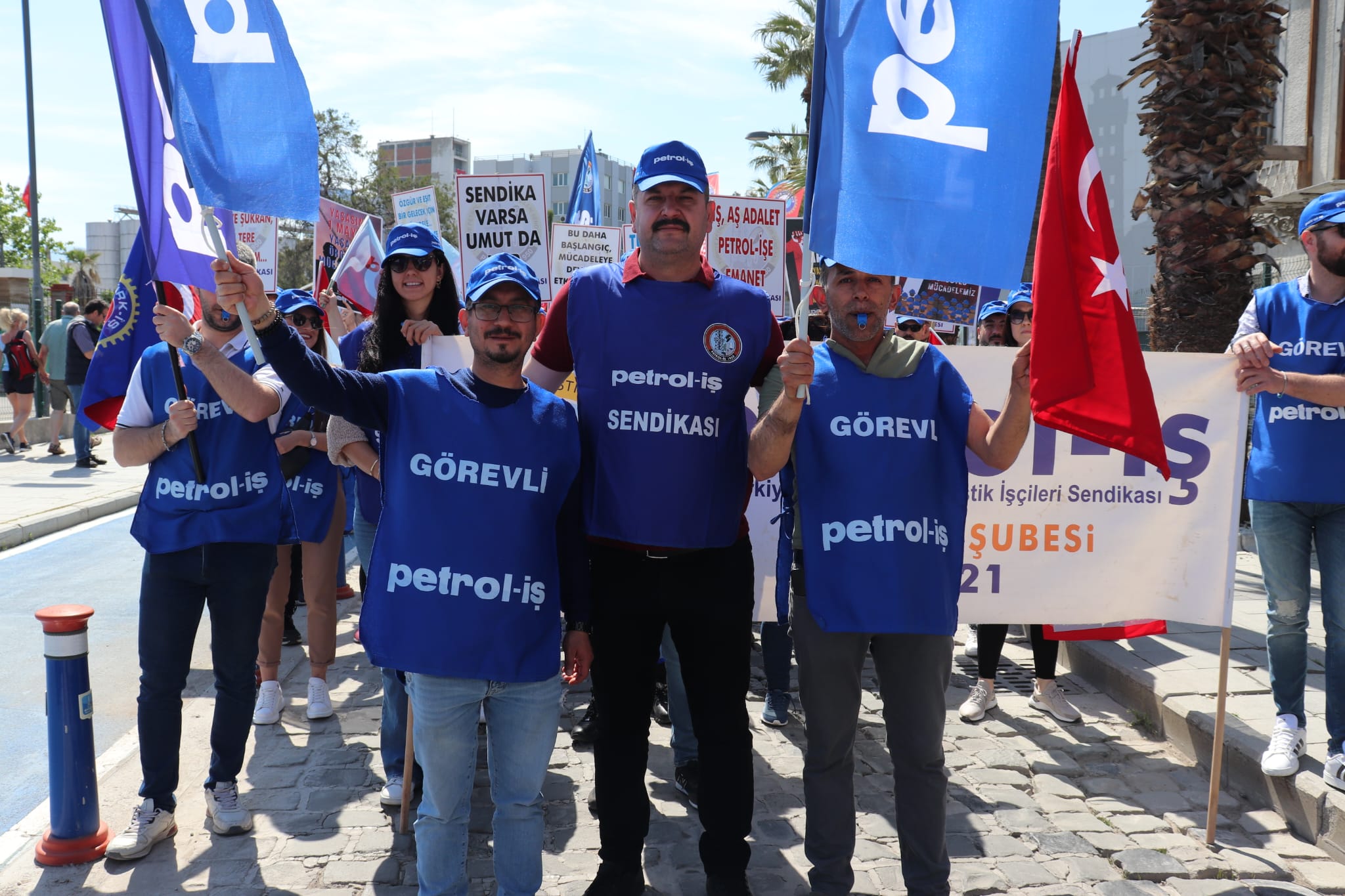 Manisa Şubemiz 1 Mayıs'ı İzmir'de Kutladı