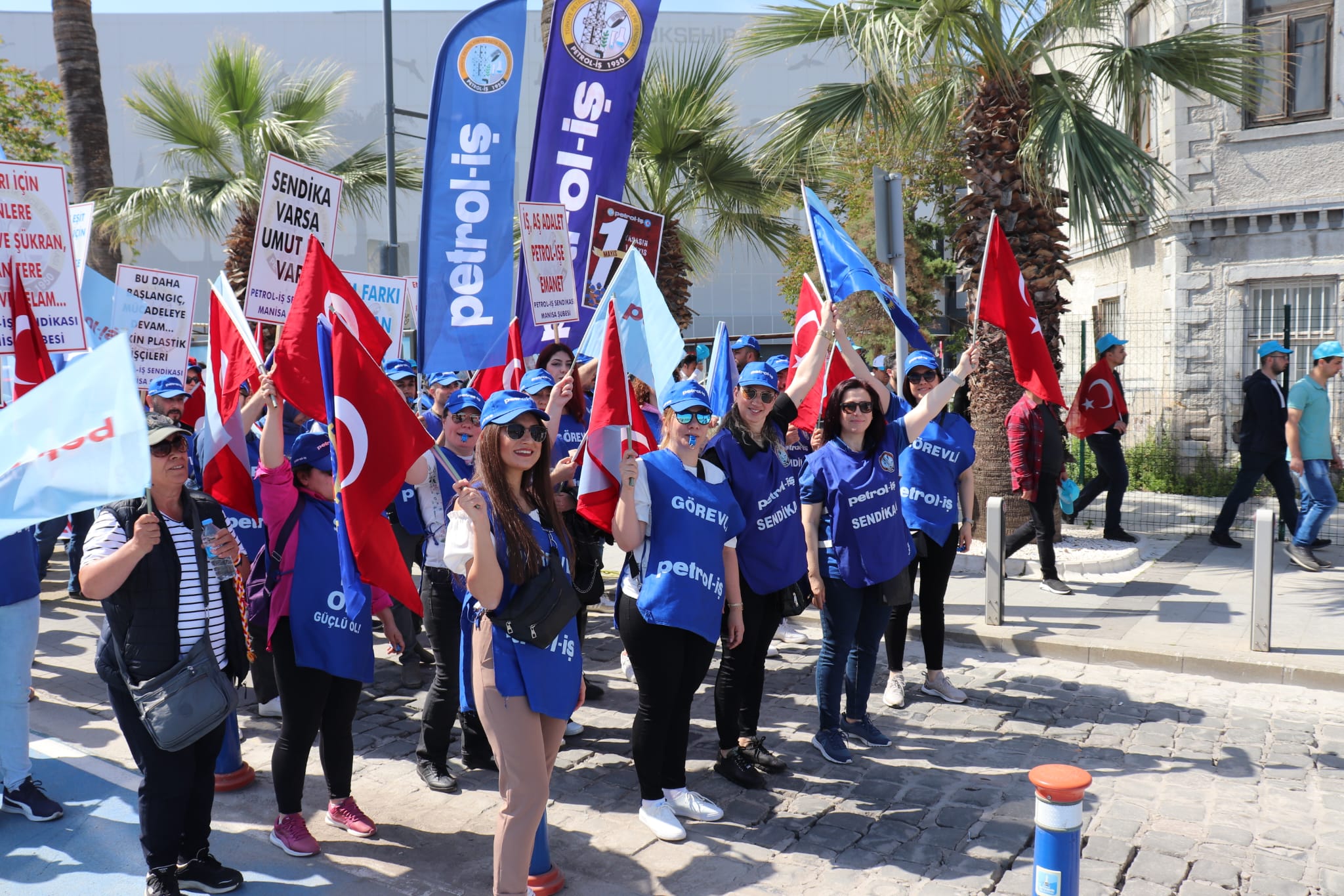 Manisa Şubemiz 1 Mayıs'ı İzmir'de Kutladı