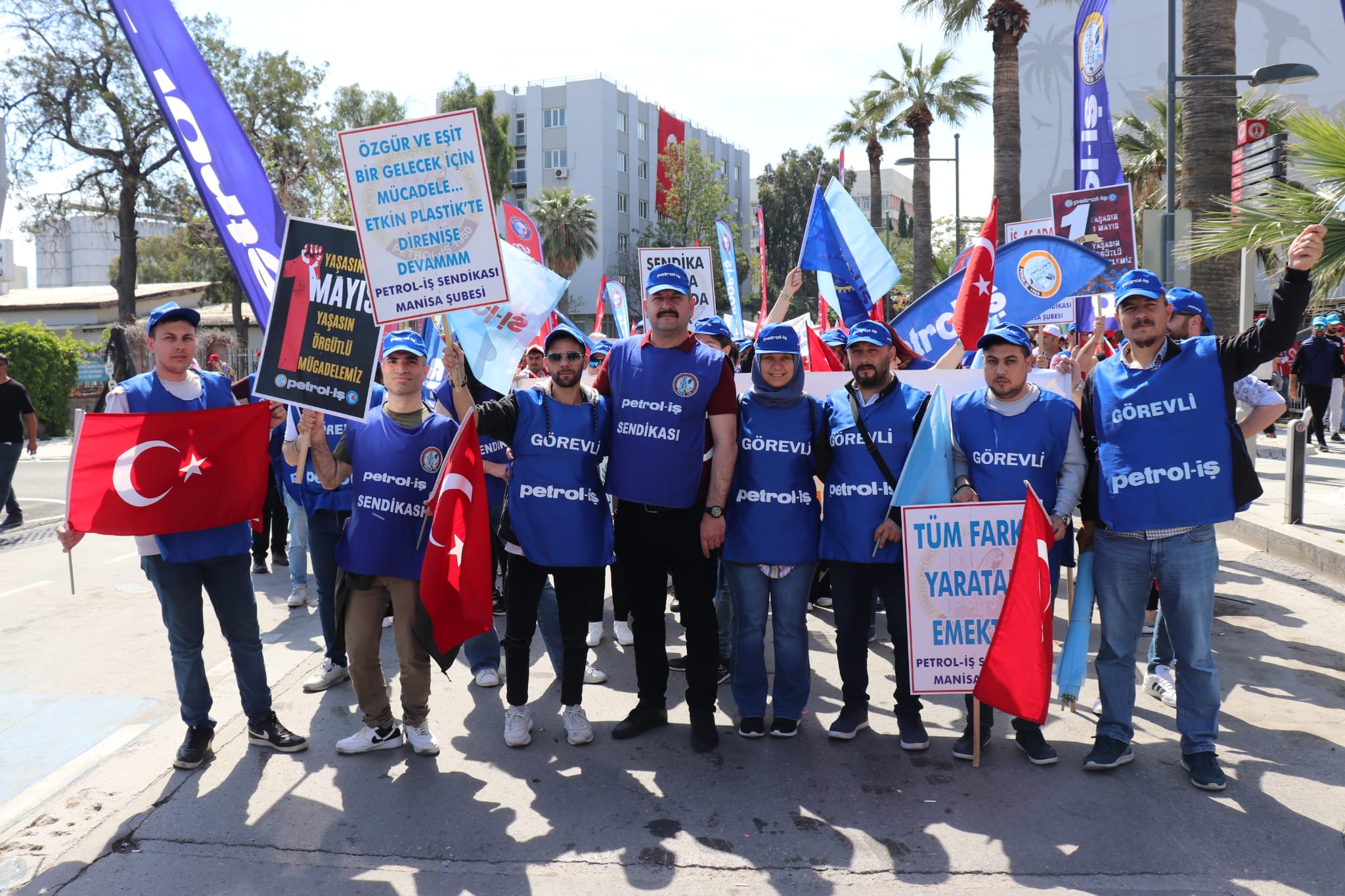 Manisa Şubemiz 1 Mayıs'ı İzmir'de Kutladı