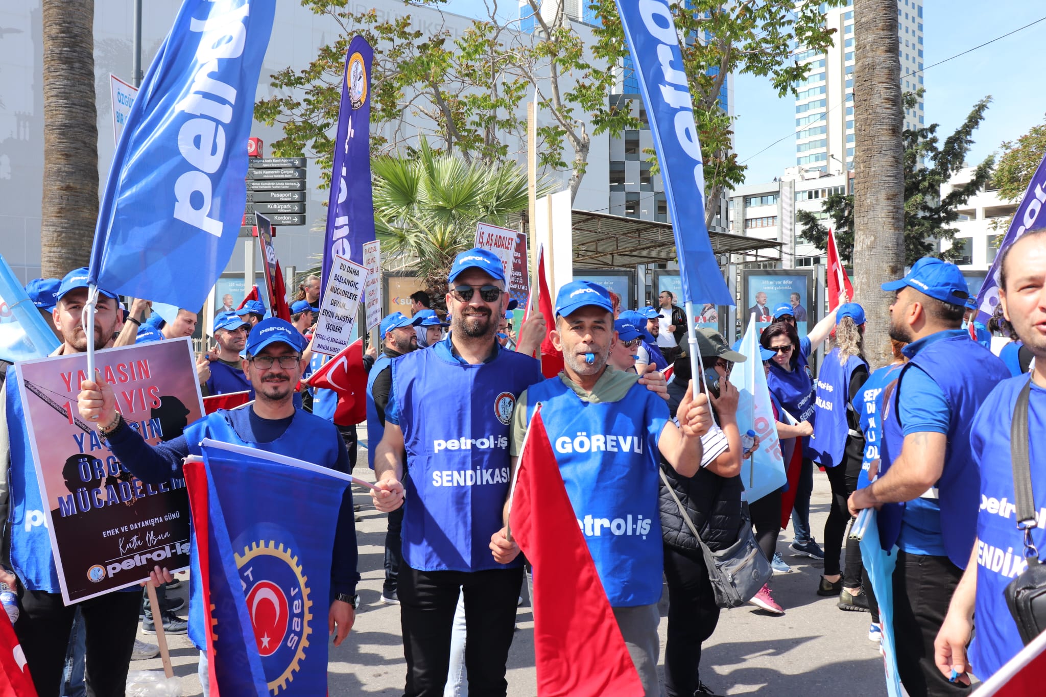Manisa Şubemiz 1 Mayıs'ı İzmir'de Kutladı