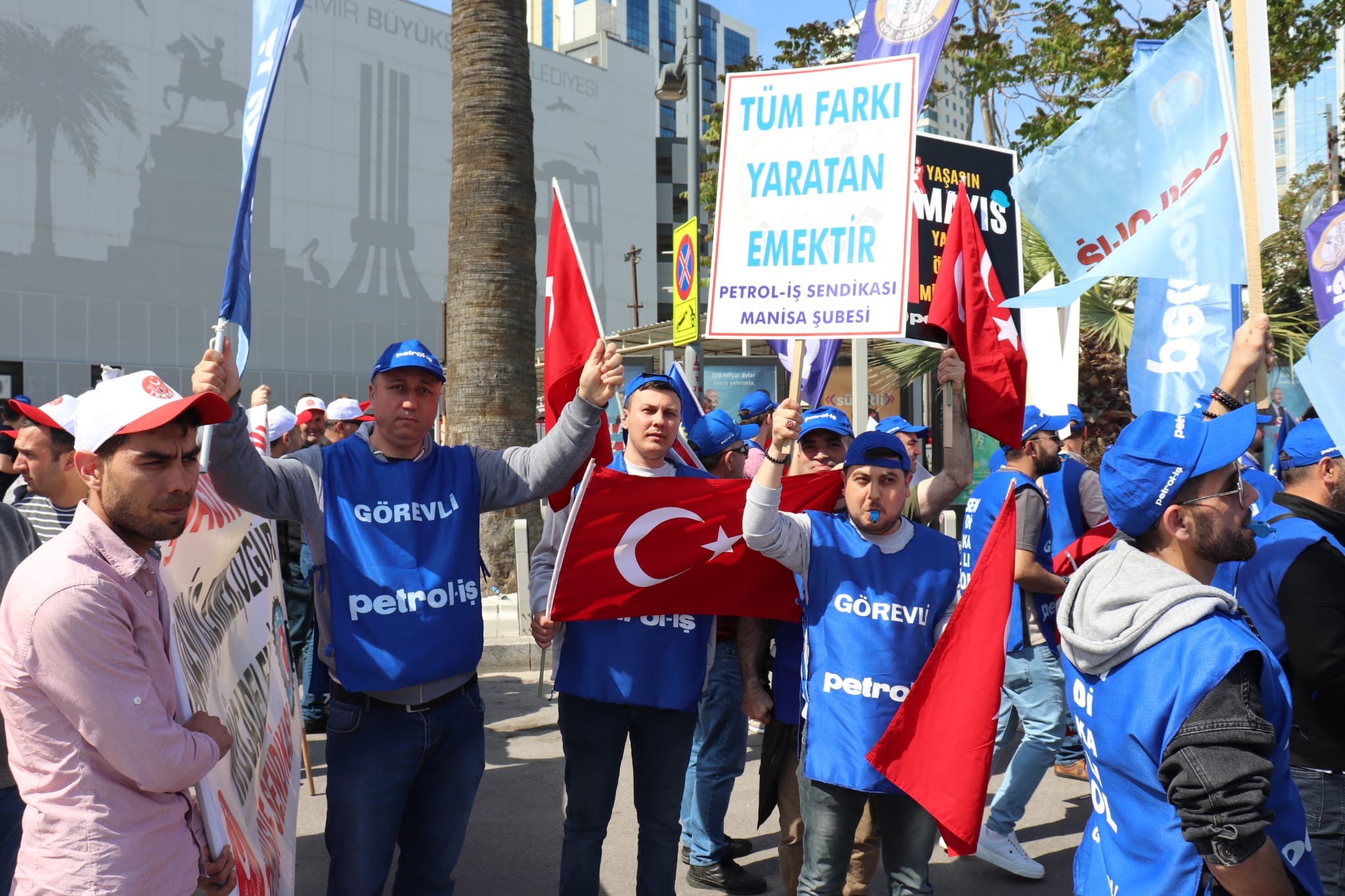 Manisa Şubemiz 1 Mayıs'ı İzmir'de Kutladı