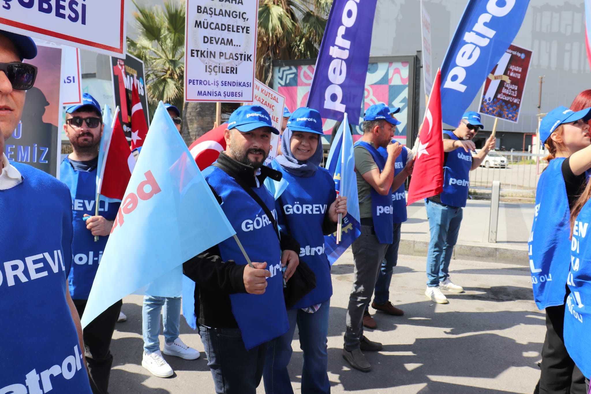 Manisa Şubemiz 1 Mayıs'ı İzmir'de Kutladı