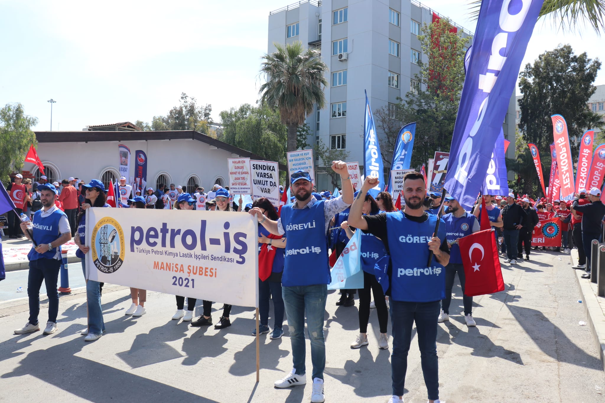 Manisa Şubemiz 1 Mayıs'ı İzmir'de Kutladı