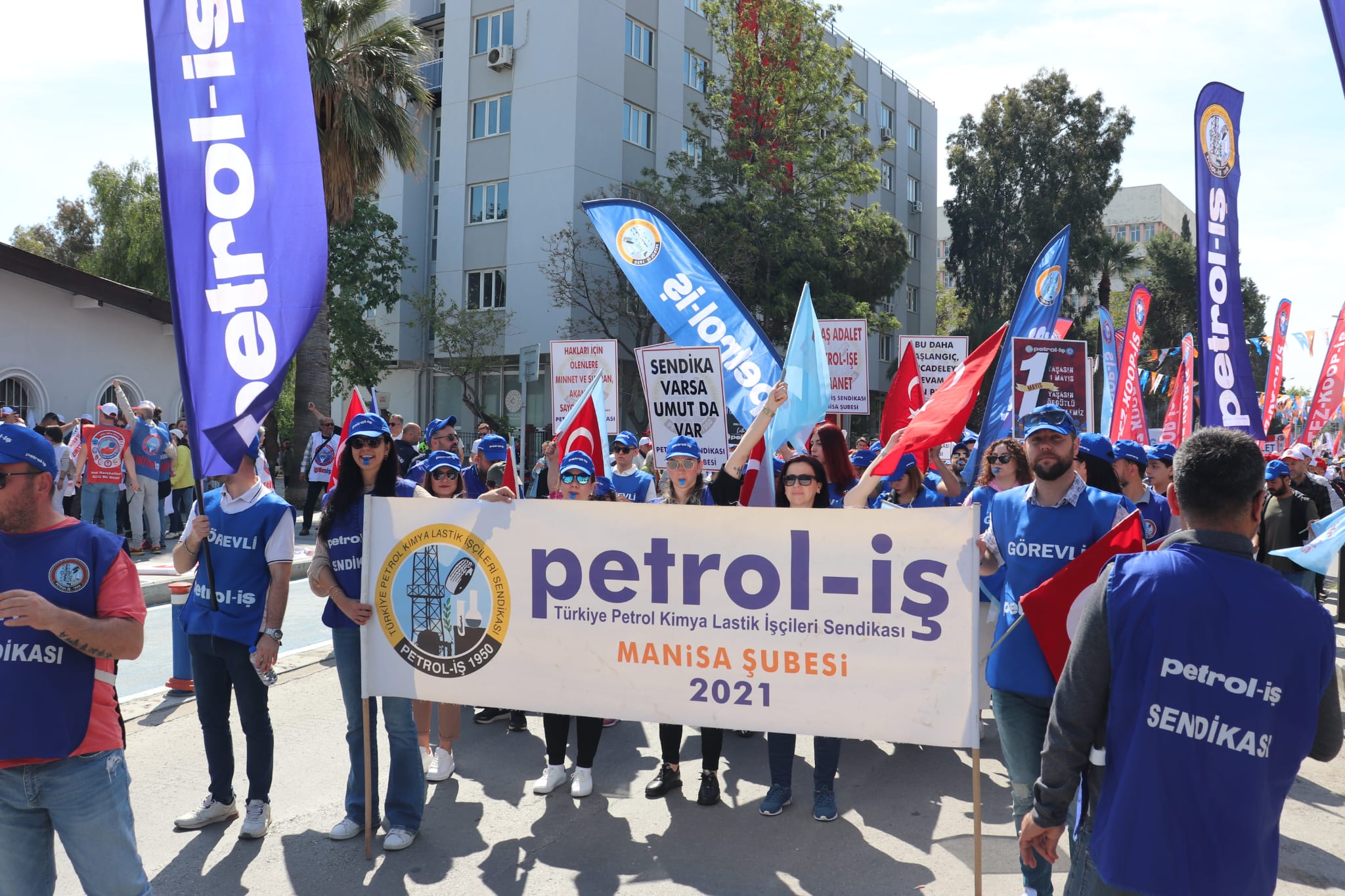 Manisa Şubemiz 1 Mayıs'ı İzmir'de Kutladı