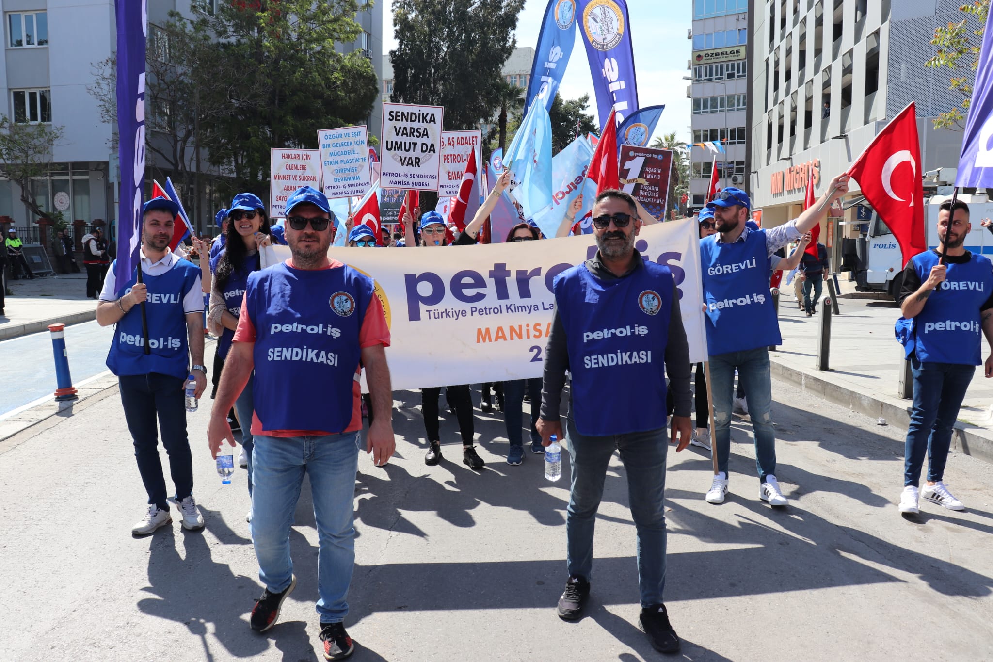 Manisa Şubemiz 1 Mayıs'ı İzmir'de Kutladı